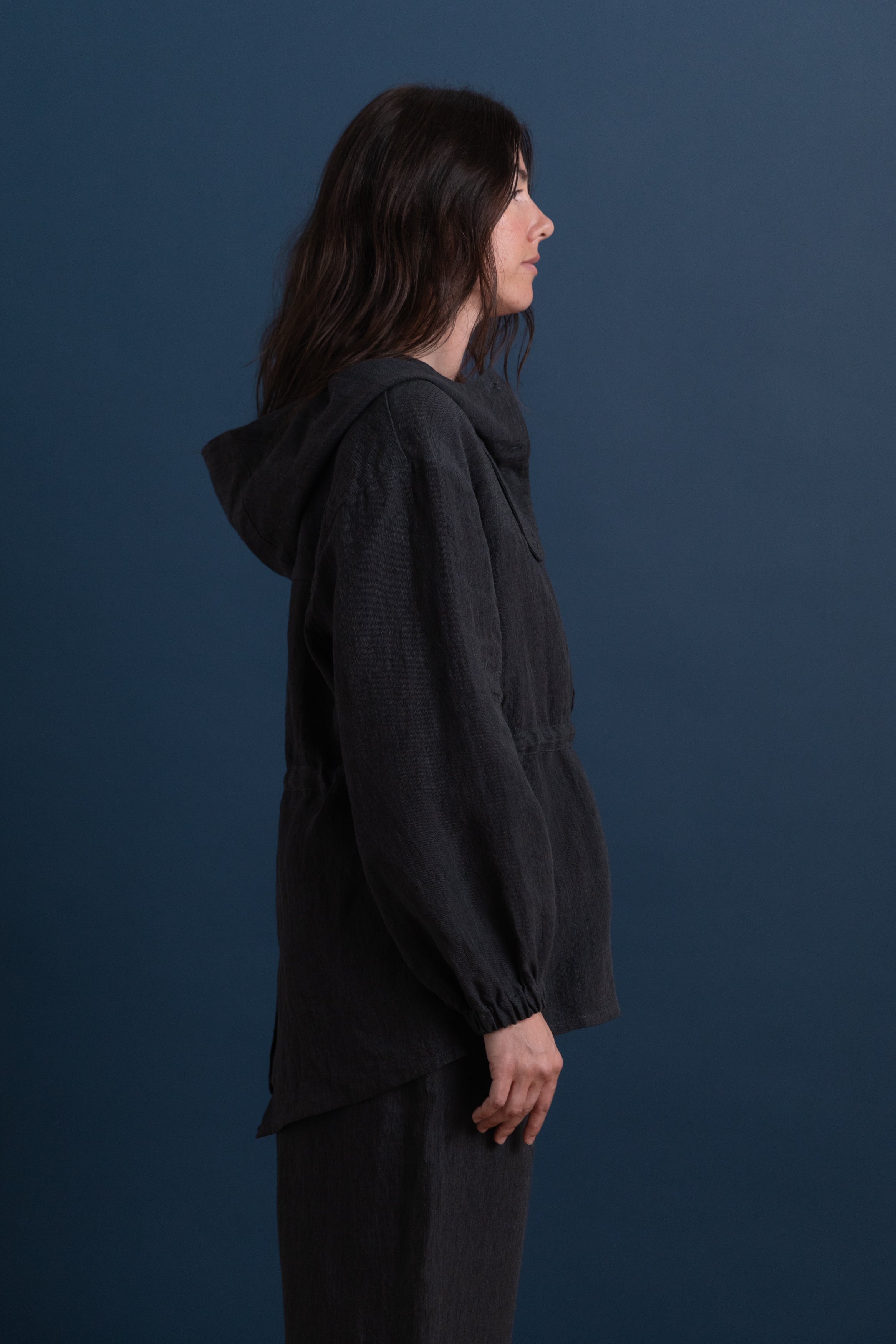 MONA PARKA SHIRT IN STEEL IRISH LINEN