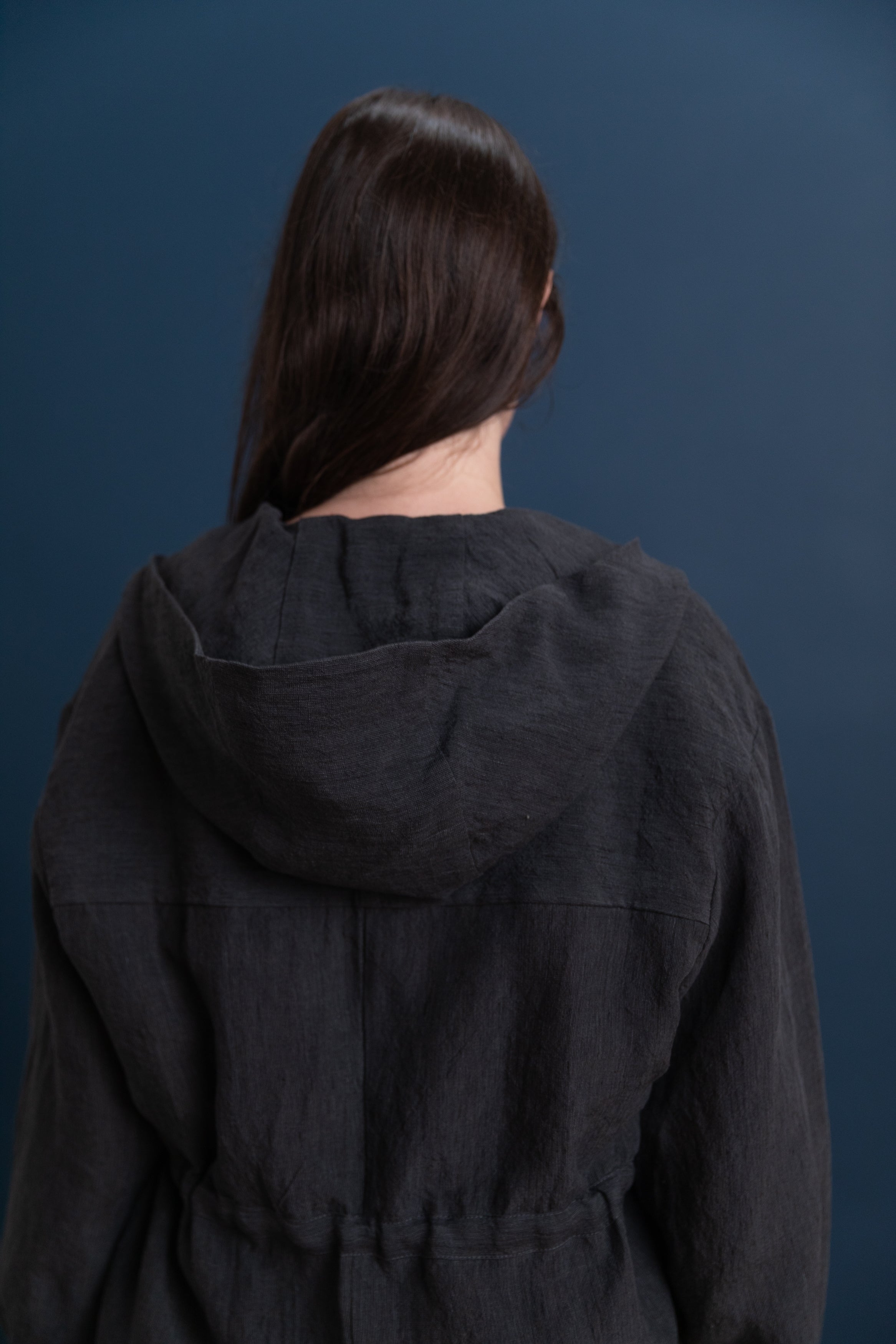 MONA PARKA SHIRT IN STEEL IRISH LINEN