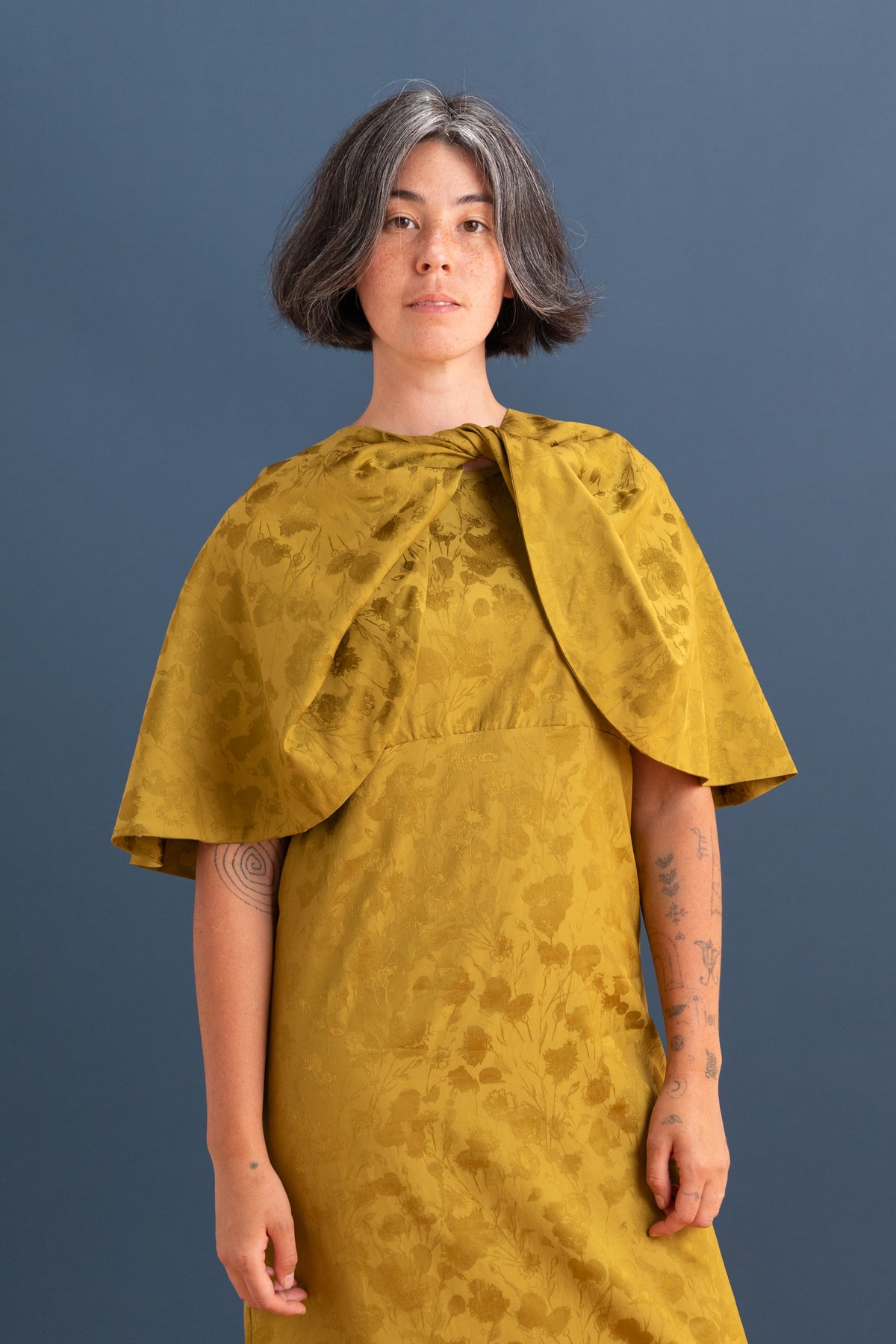 TWISTED CAPE IN GOLDEN OCHRE FLORAL JACQUARD