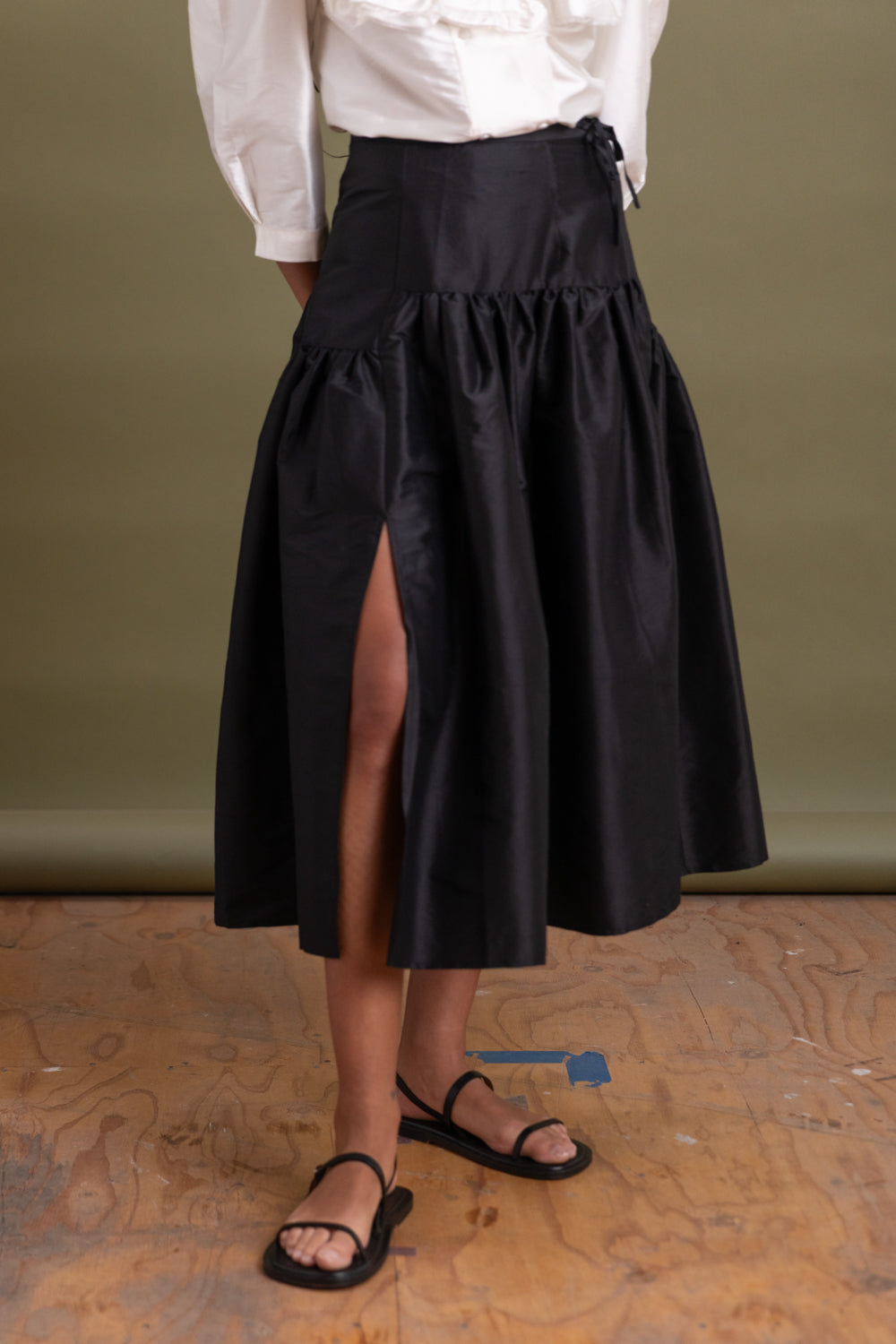 GARDEN SKIRT IN BLACK SILK SHANTUNG