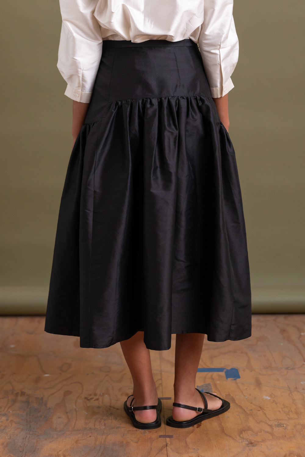 GARDEN SKIRT IN BLACK SILK SHANTUNG
