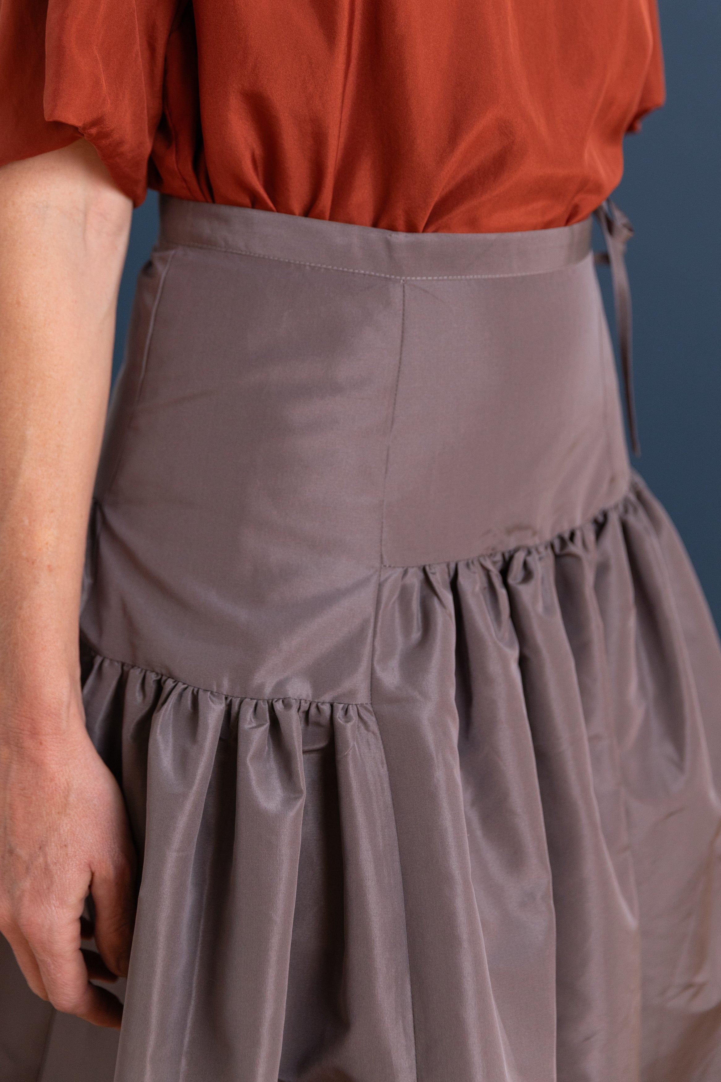 GARDEN SKIRT IN METAL SILK TAFFETA