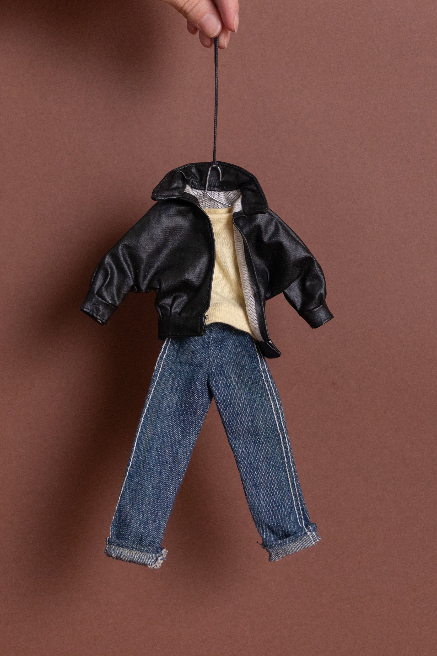 COLLECTABLE OUTFIT ORNAMENT 18