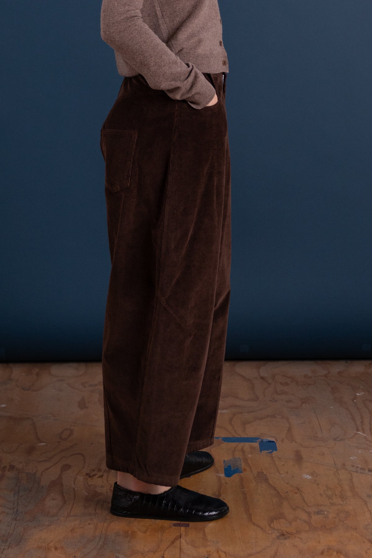 BAGGY PANTS IN BROWN CORDUROY