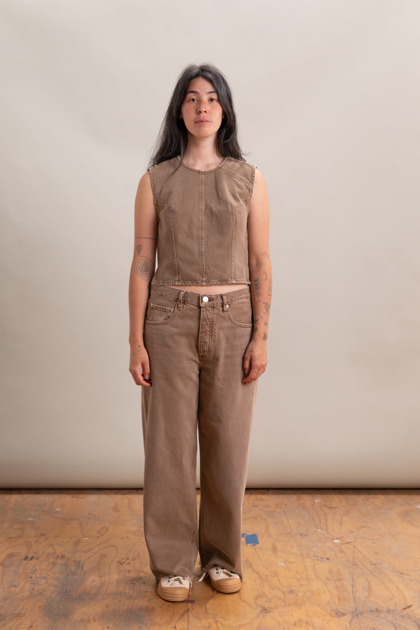ANGLE TANK IN OAK BROWN
