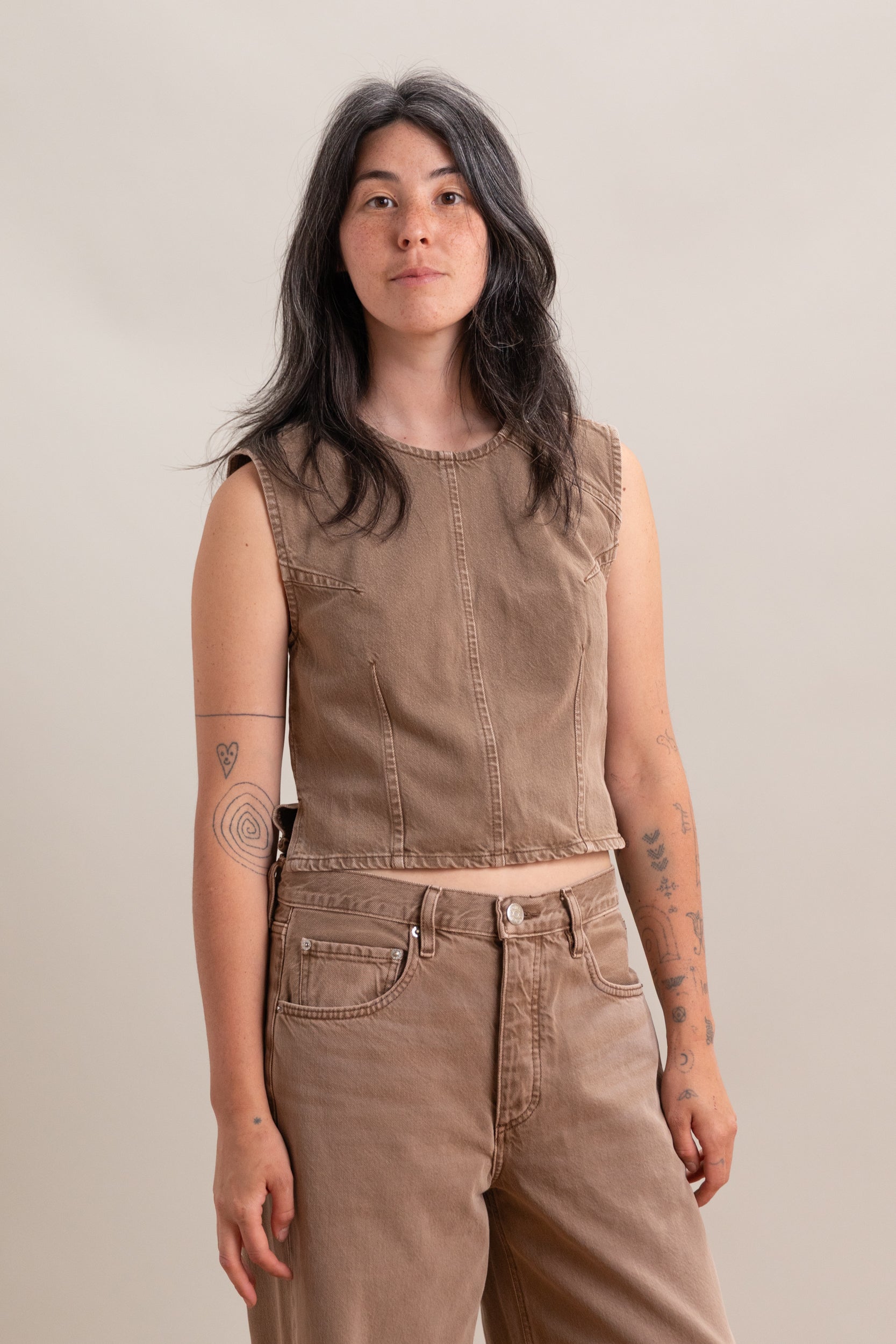 ANGLE TANK IN OAK BROWN