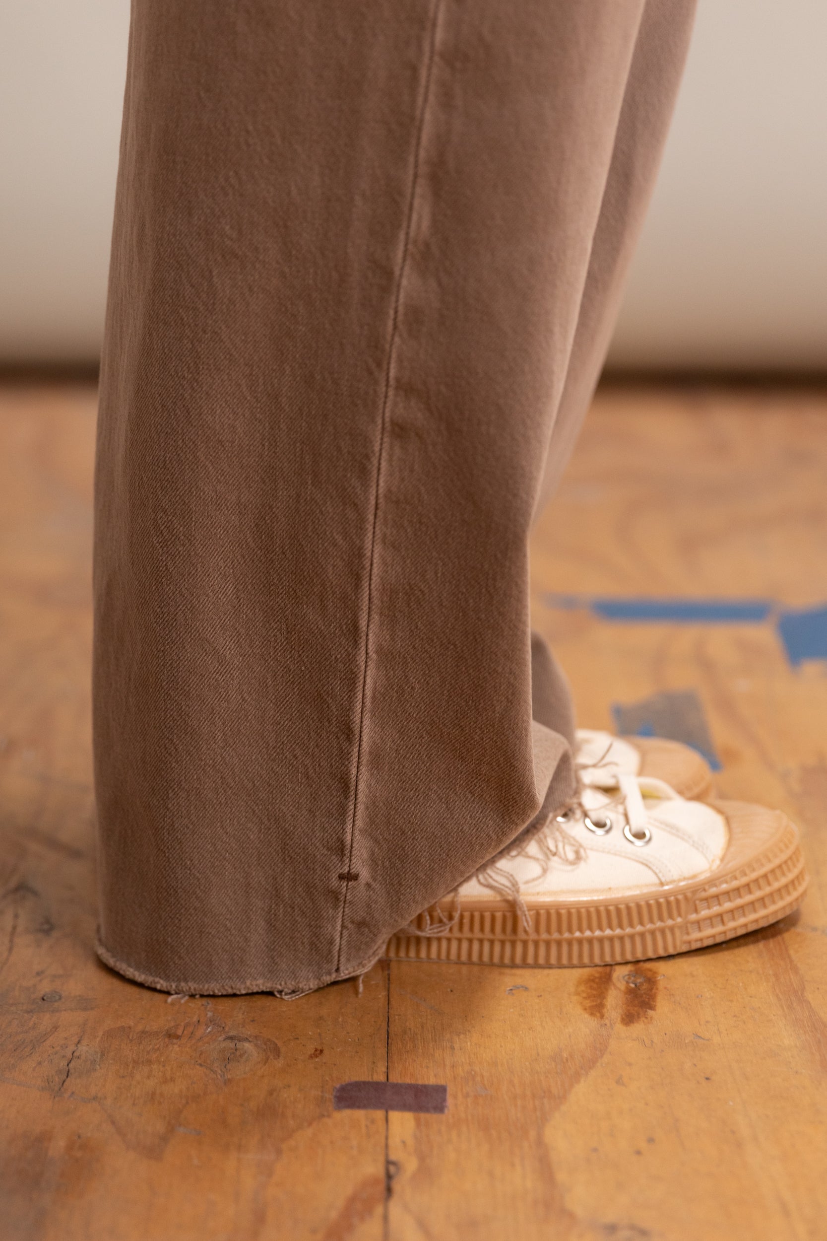 ISLE ANKLE JEAN IN OAK BROWN