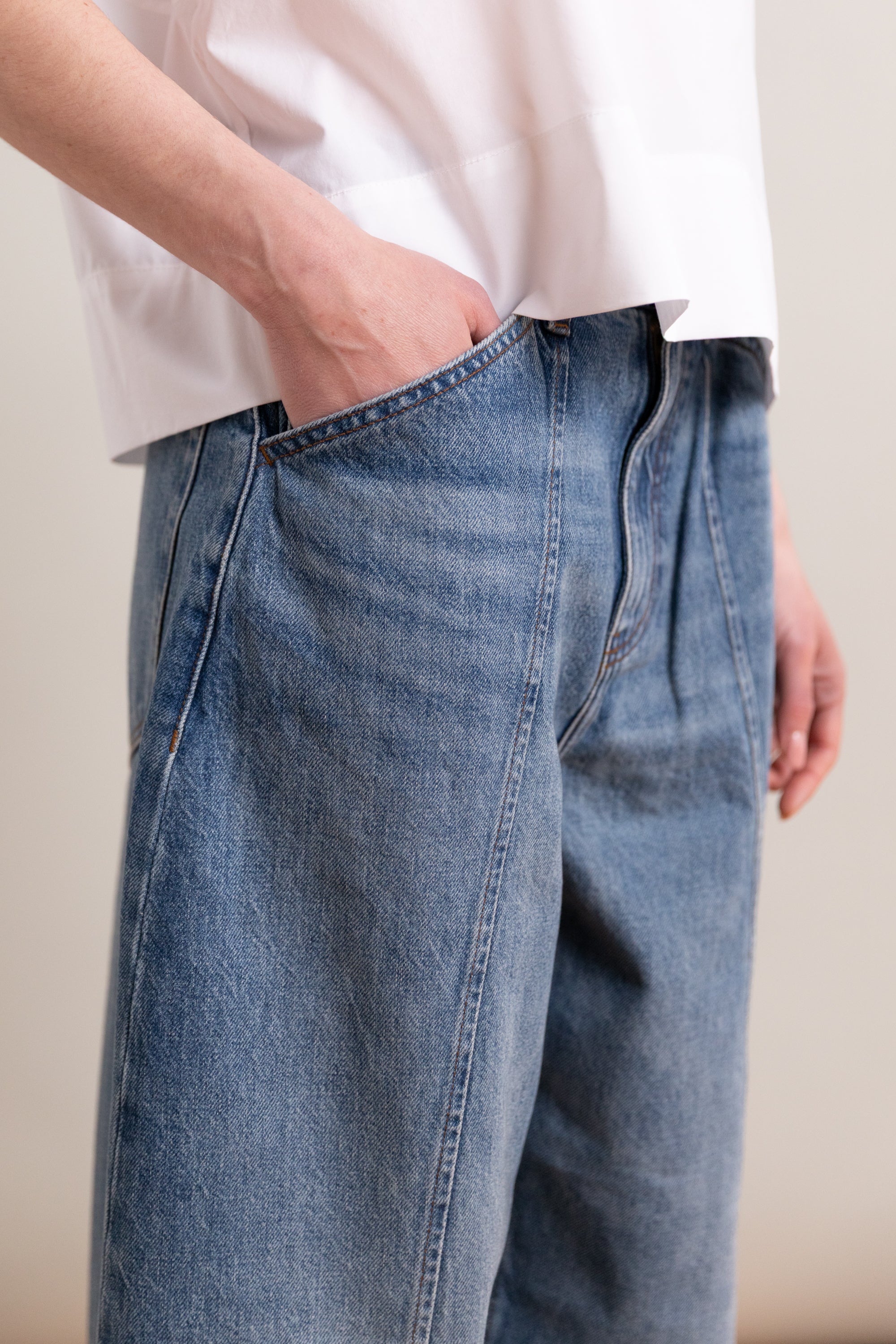 LIDO ANKLE JEANS IN SMOKE BLUE DENIM