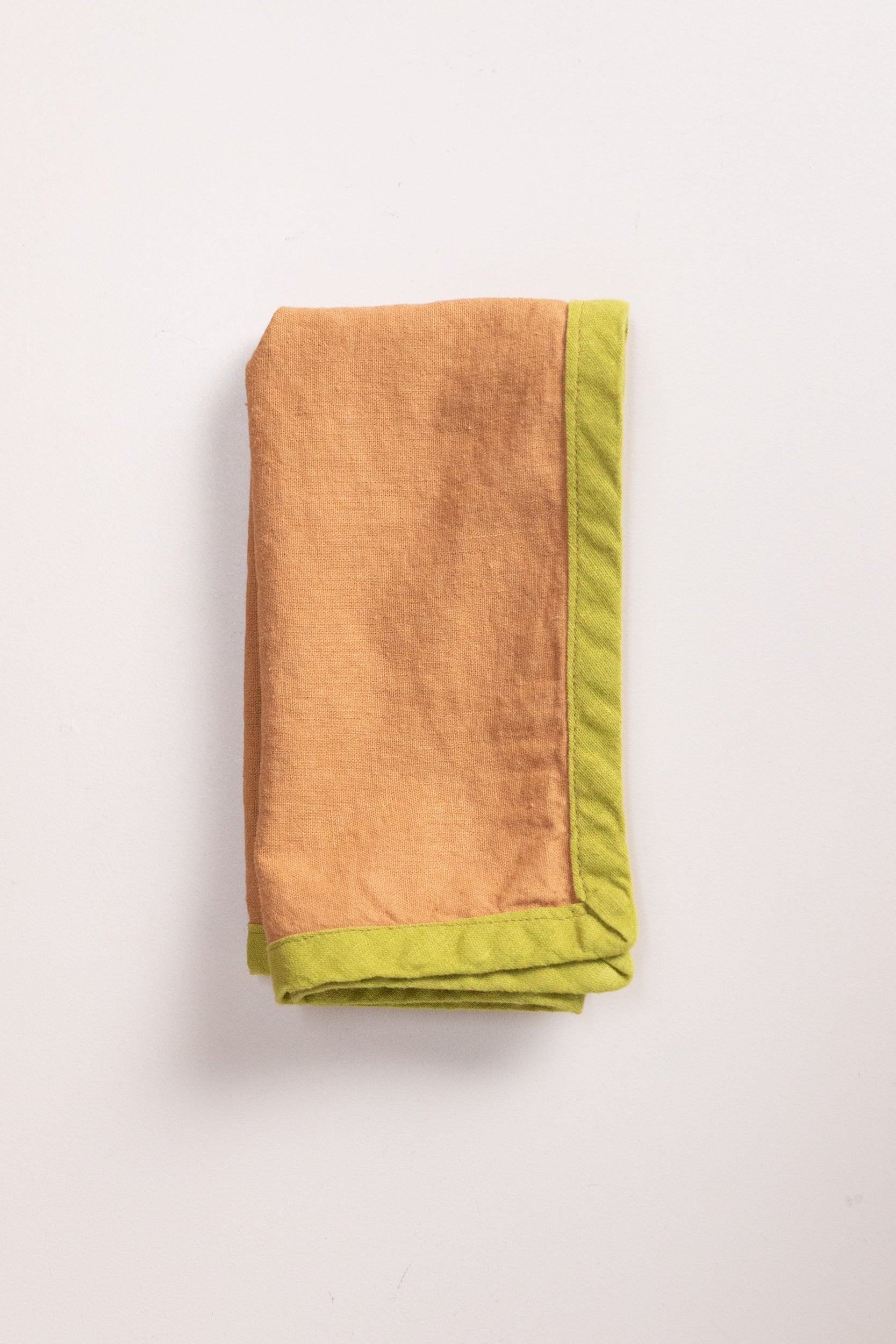 EDGED NAPKINS IN CAMEL LINEN - SET OF FOUR