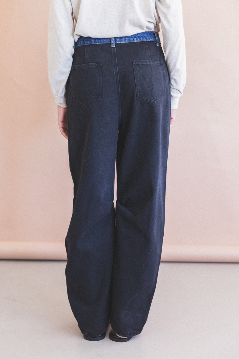OLLIE JEANS IN BLACK AND DARK WASH DENIM