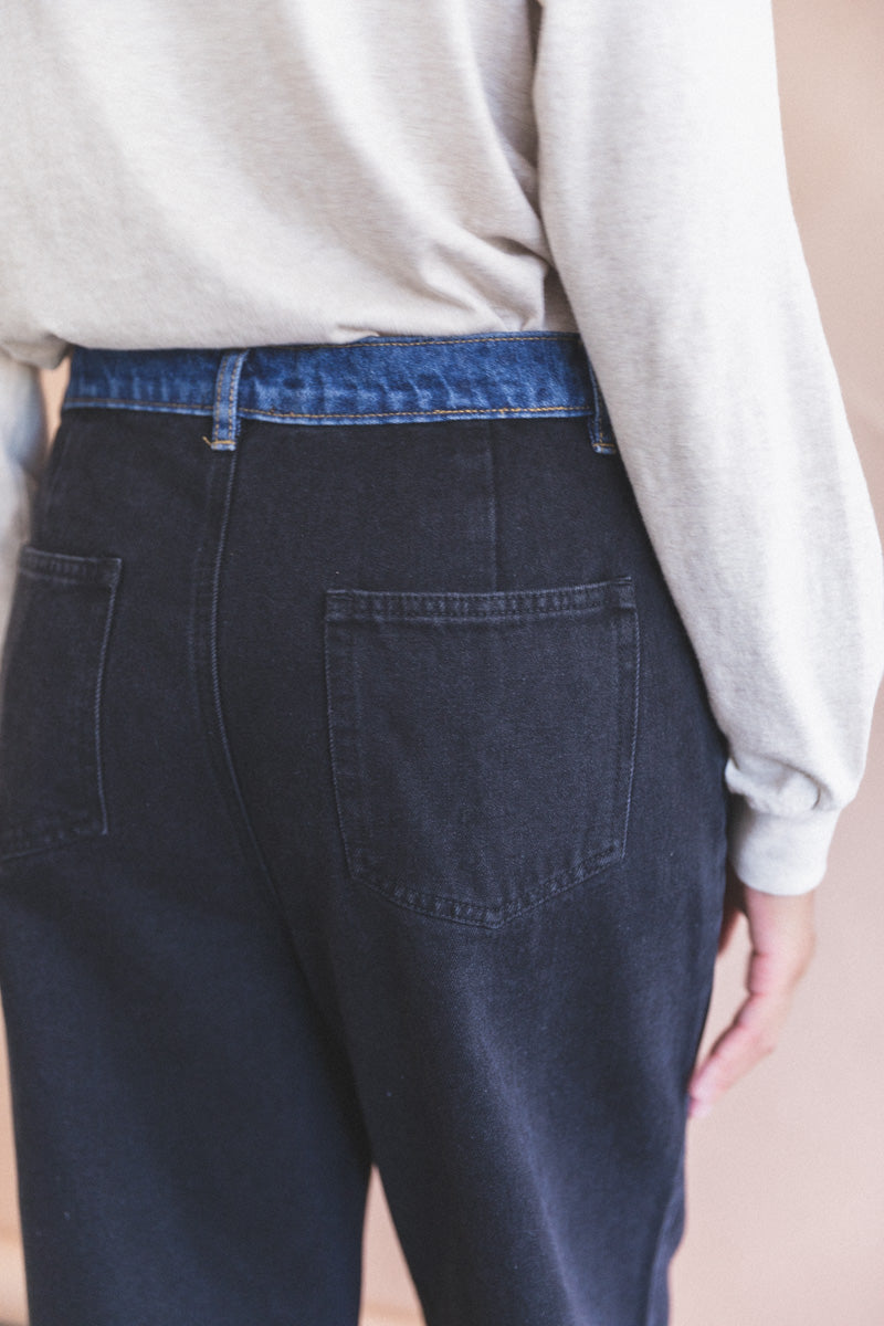 OLLIE JEANS IN BLACK AND DARK WASH DENIM
