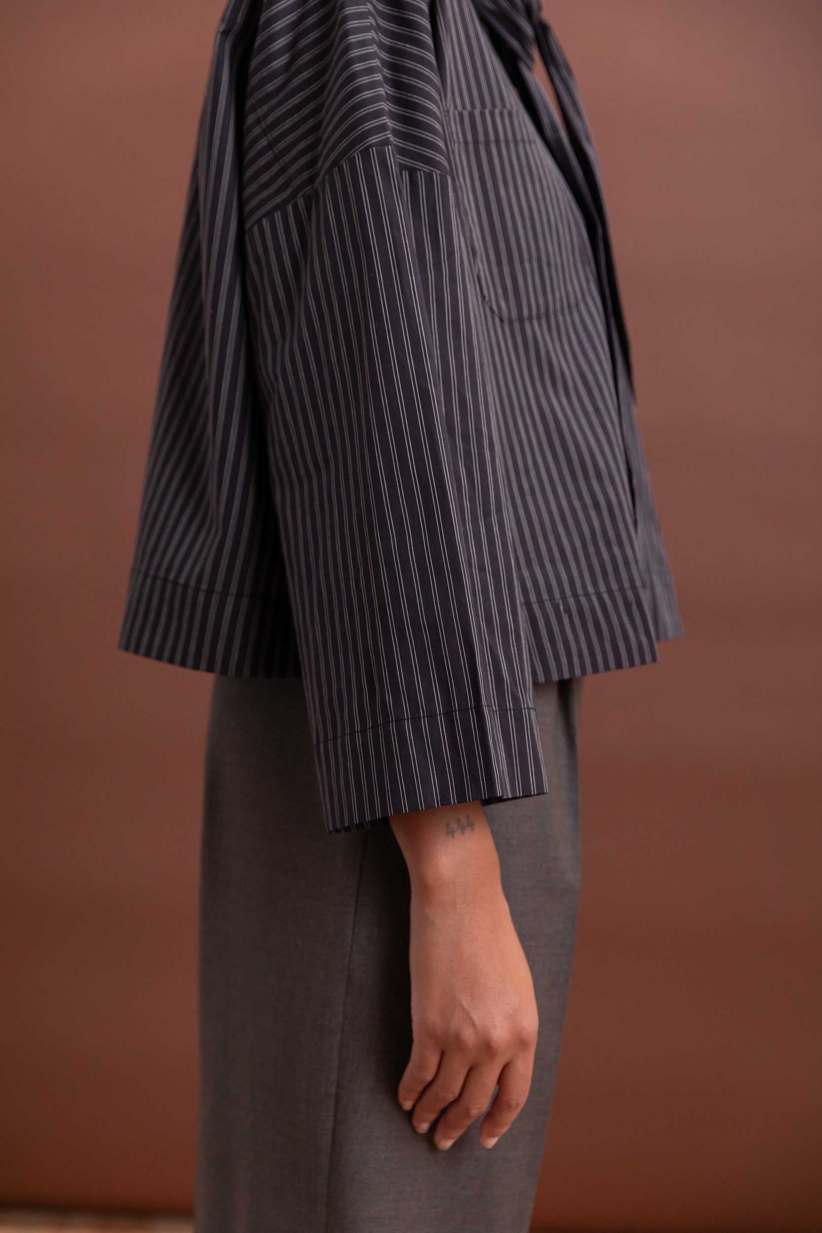 TOMO BLOUSE IN BLACK STRIPE