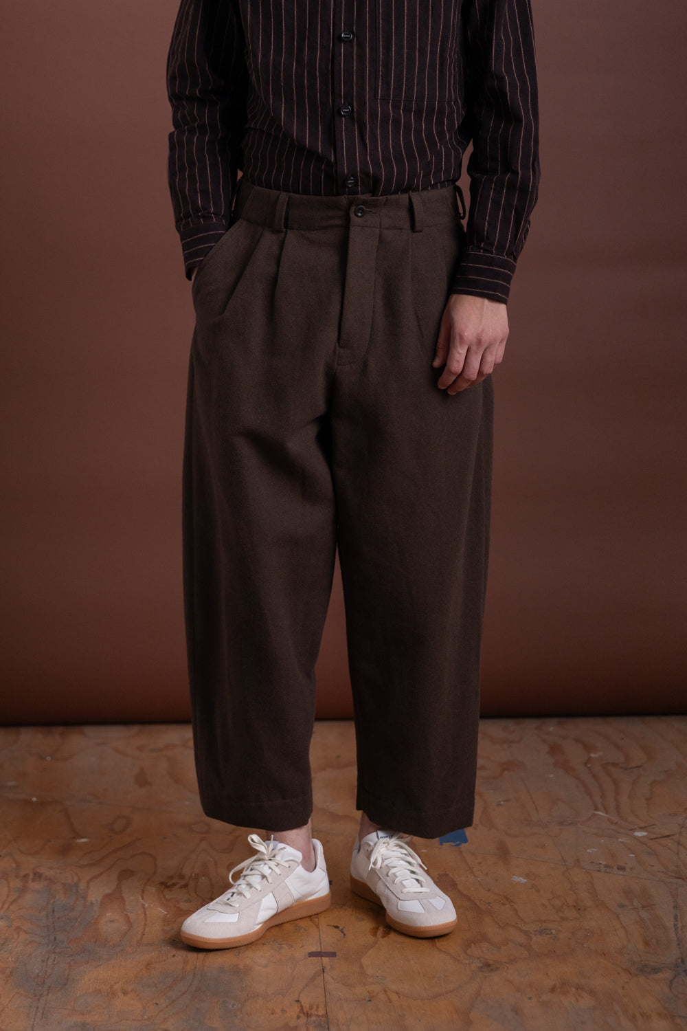 TWO PLEAT PANTS IN DARK OLIVE BRUSHED BROKEN TWILL