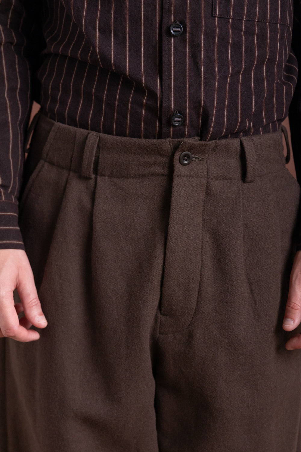 TWO PLEAT PANTS IN DARK OLIVE BRUSHED BROKEN TWILL