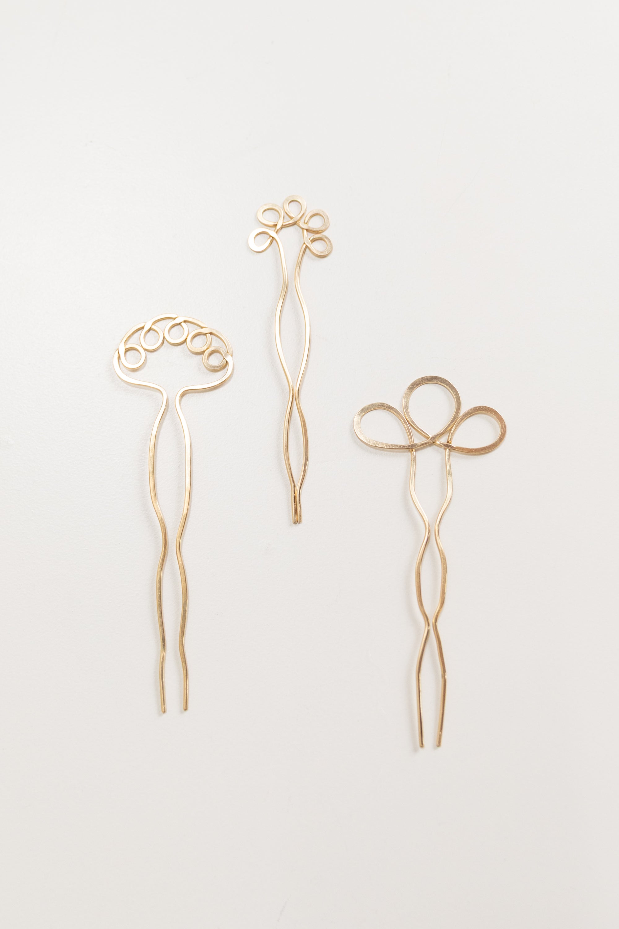 LOOPY BRASS HAIRPIN