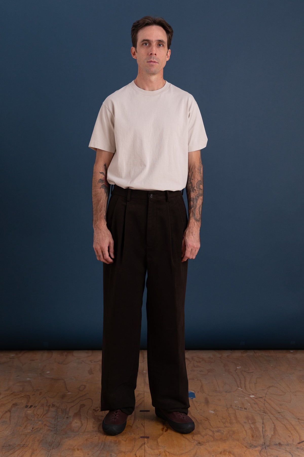 TWO PLEAT TROUSERS IN DARK OLIVE COTTON MOLESKIN