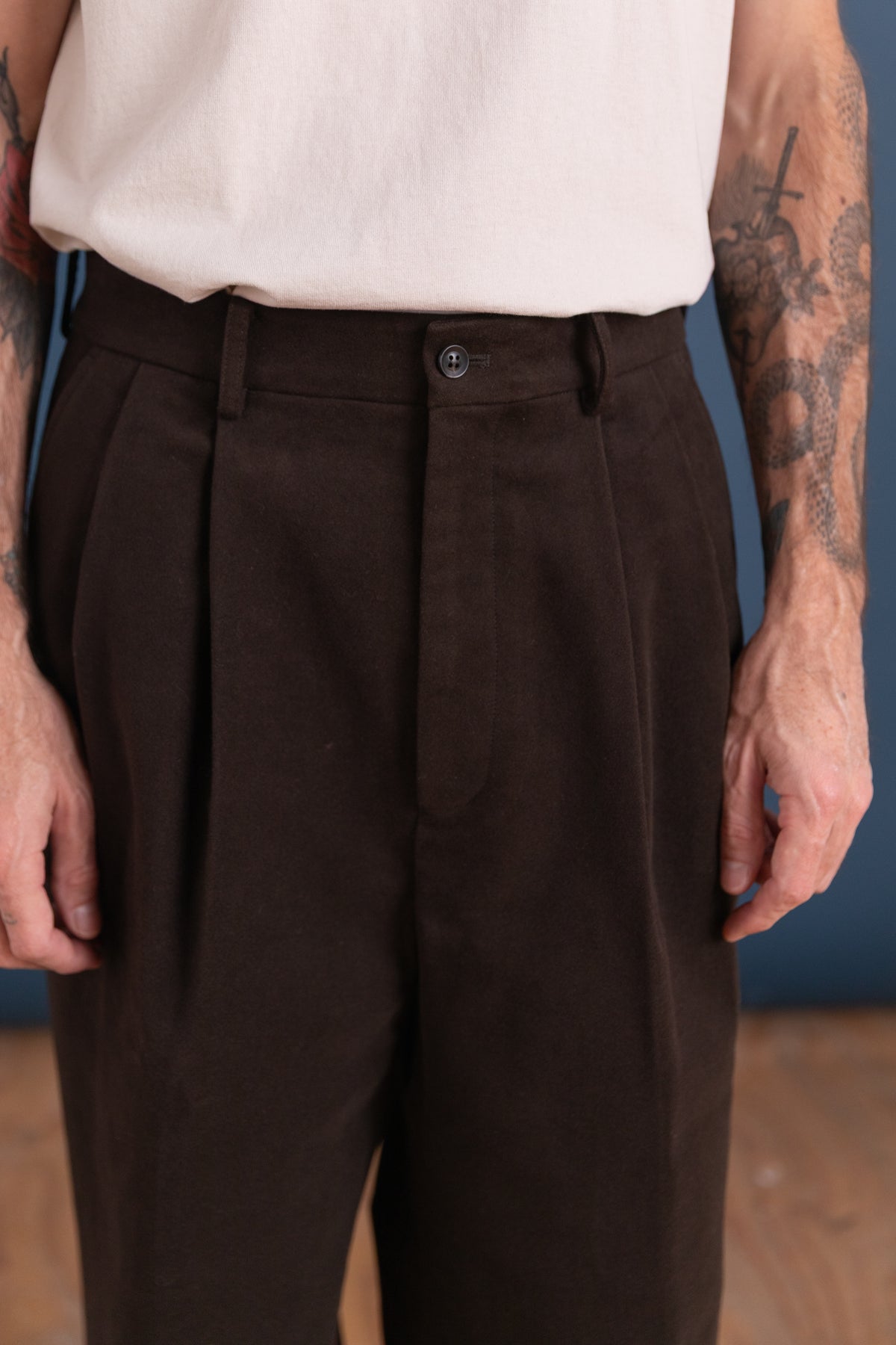 TWO PLEAT TROUSERS IN DARK OLIVE COTTON MOLESKIN