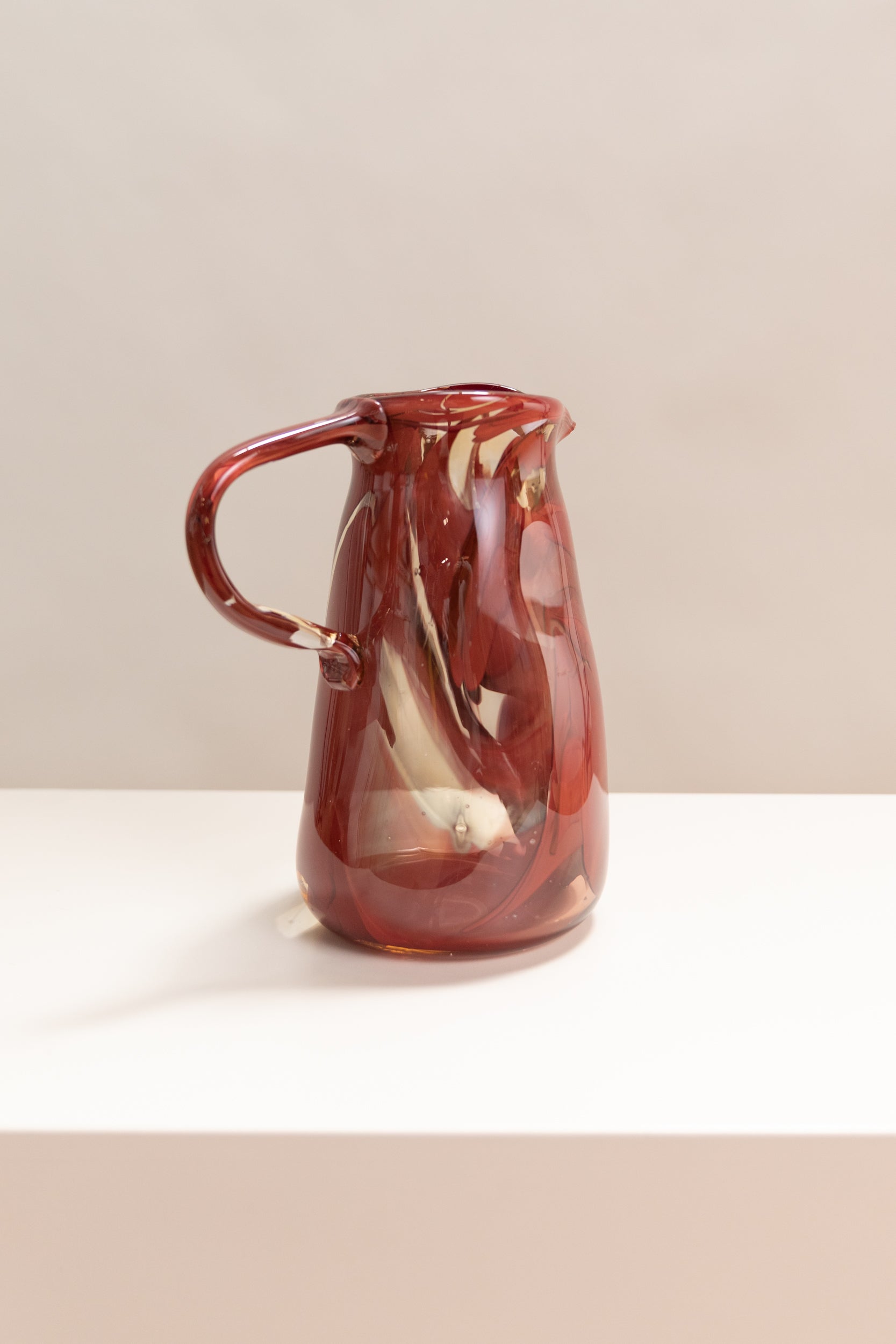 CANYON PITCHER IN AMARANTH