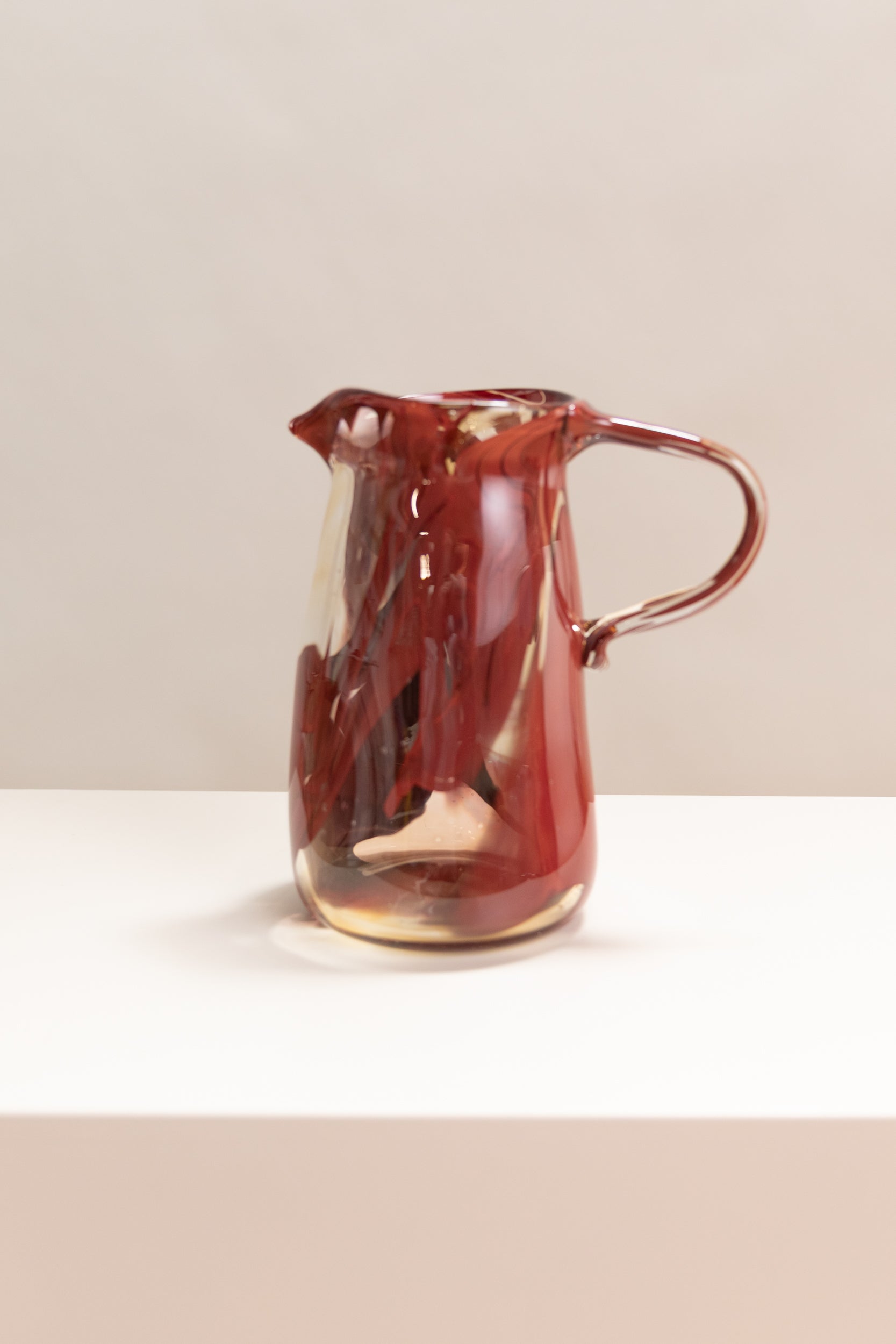 CANYON PITCHER IN AMARANTH