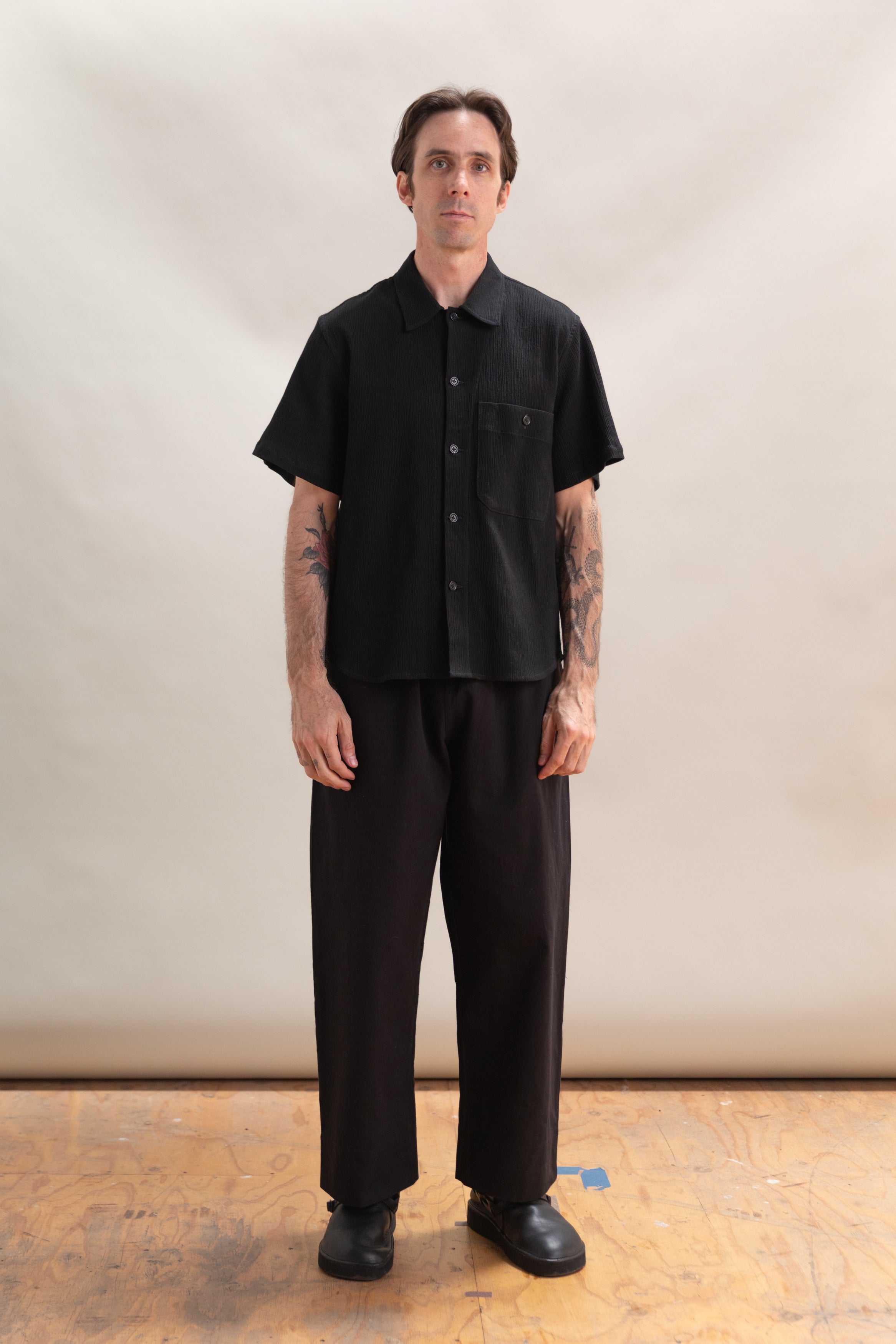 SHORT SLEEVE PINTOR SHIRT IN BLACK YORYU COTTON