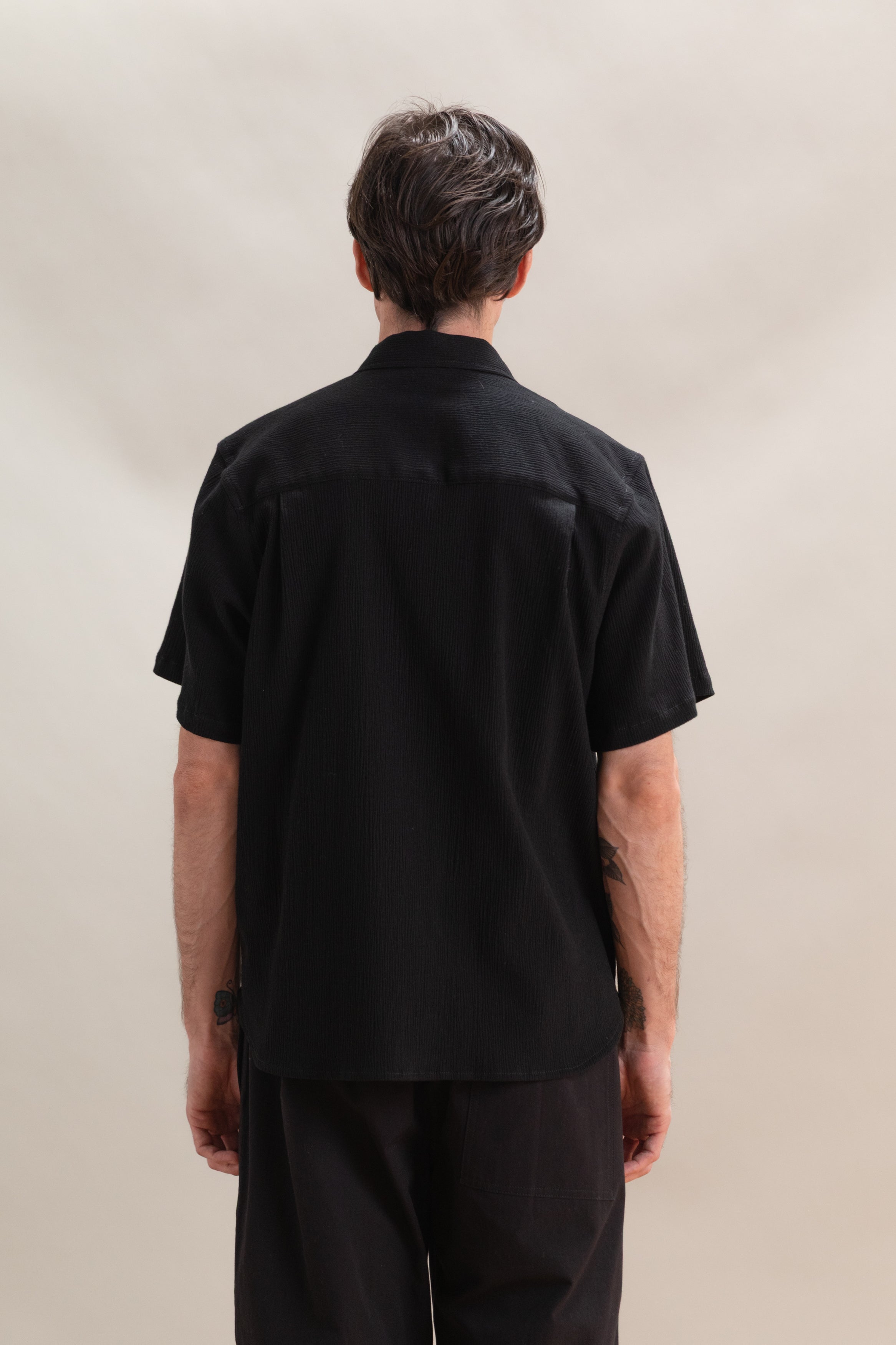 SHORT SLEEVE PINTOR SHIRT IN BLACK YORYU COTTON