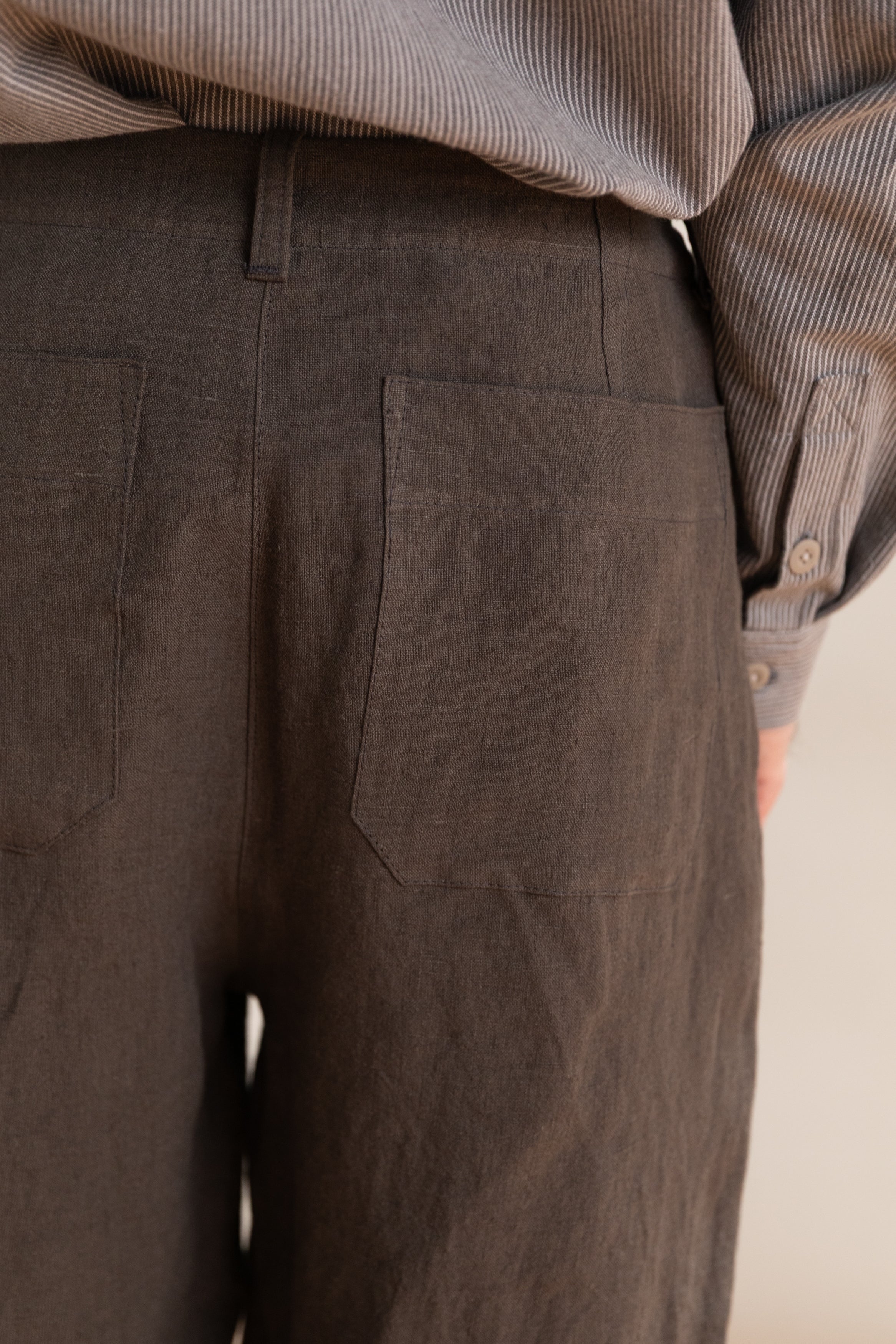 PLEAT TROUSER IN RAMIE COTTON