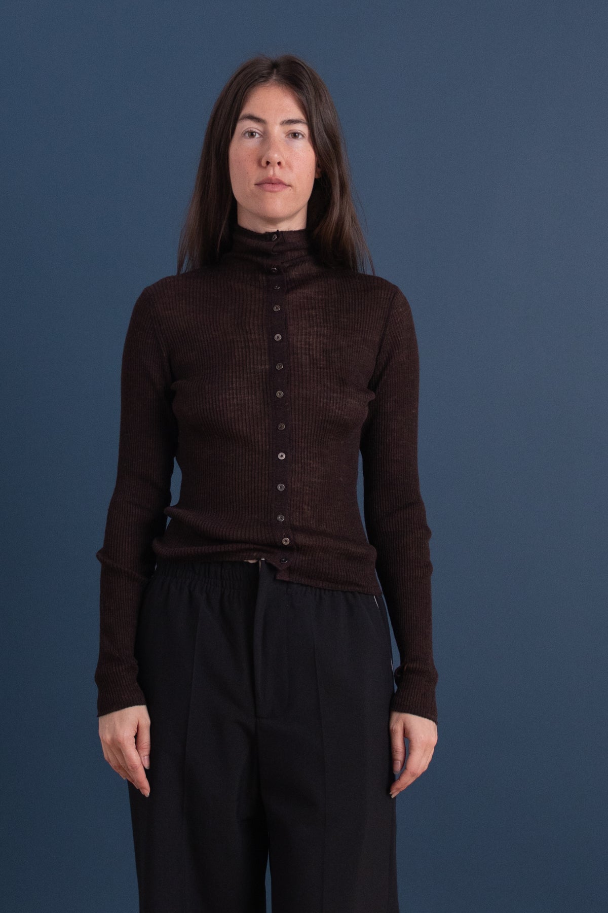 HIGH NECK RIB KNIT CARDIGAN IN DARK BROWN