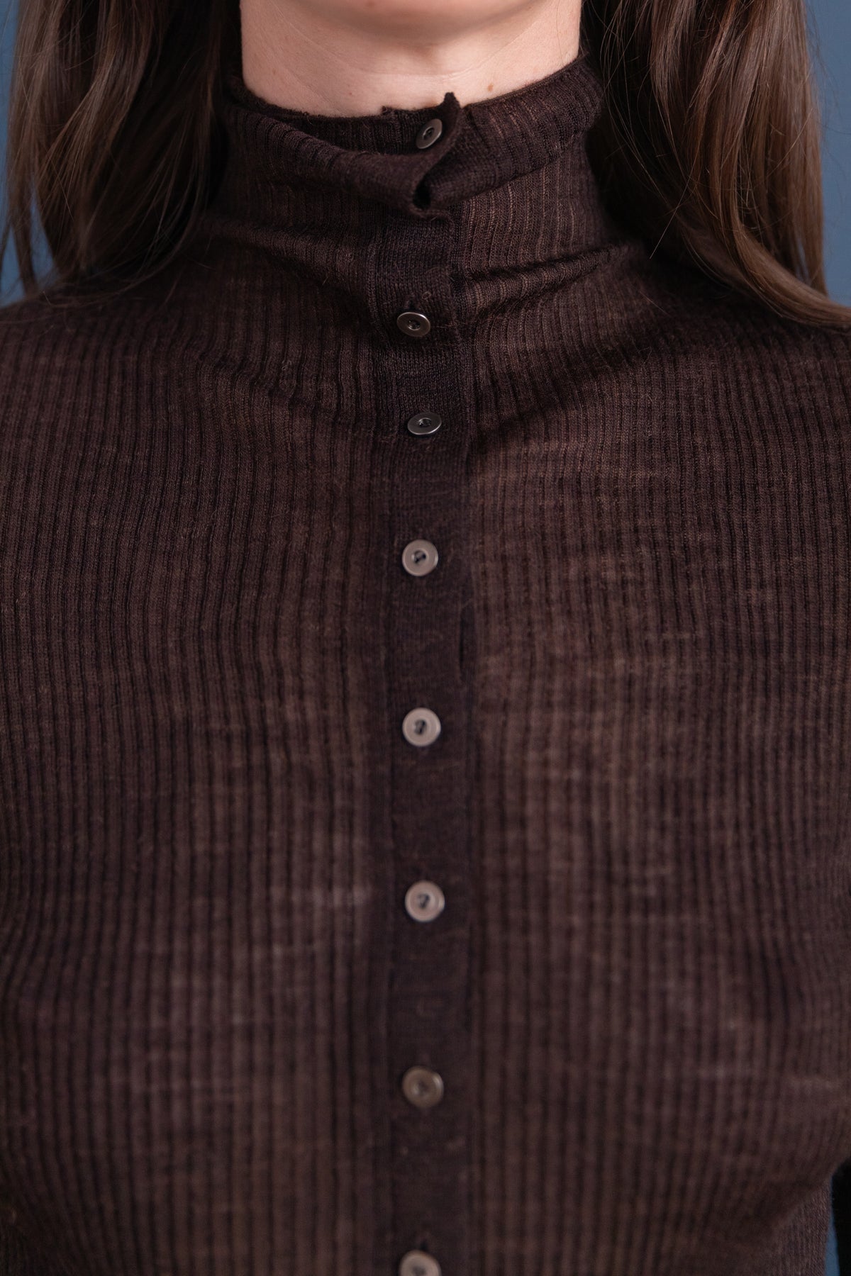 HIGH NECK RIB KNIT CARDIGAN IN DARK BROWN