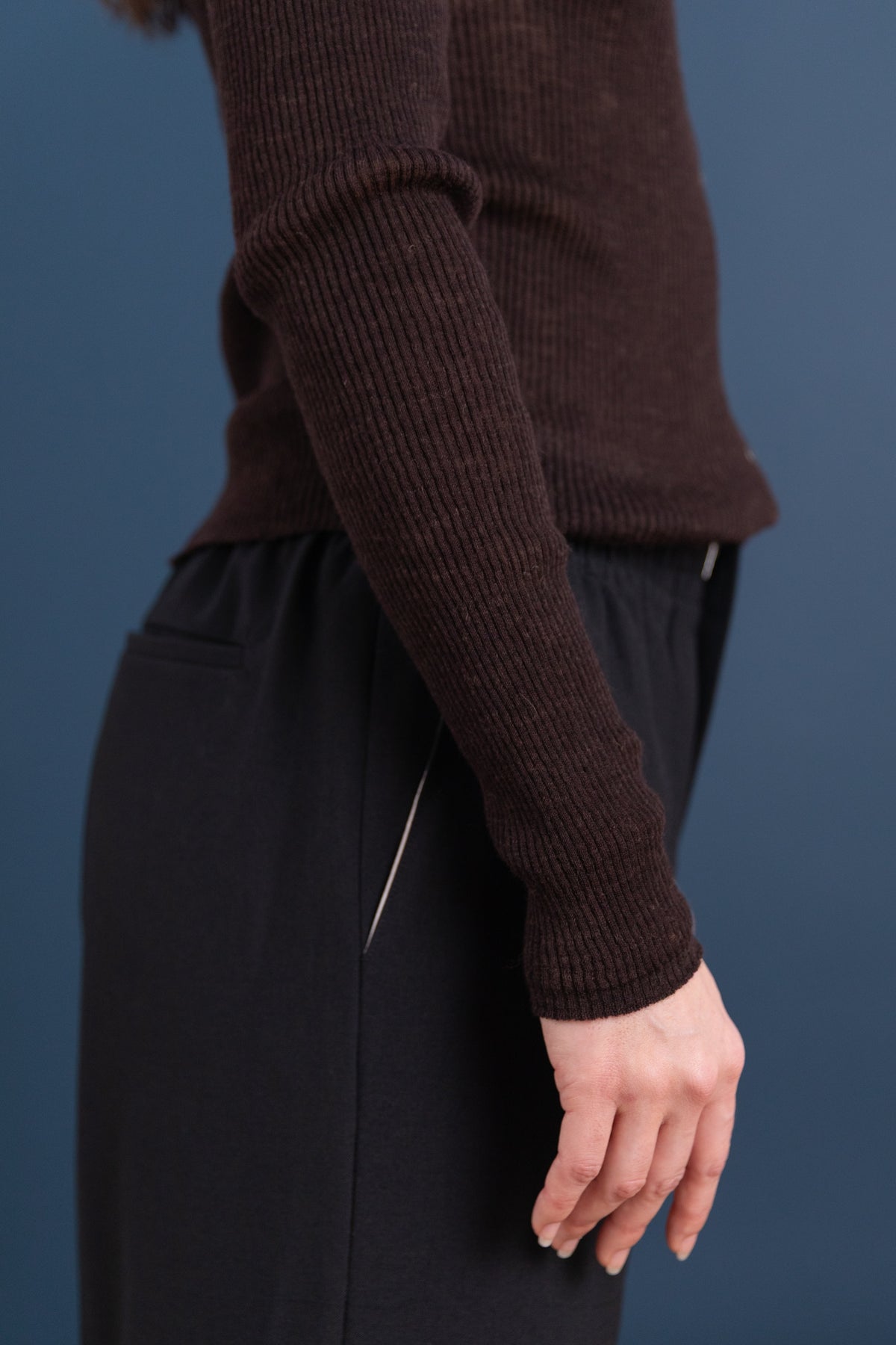 HIGH NECK RIB KNIT CARDIGAN IN DARK BROWN