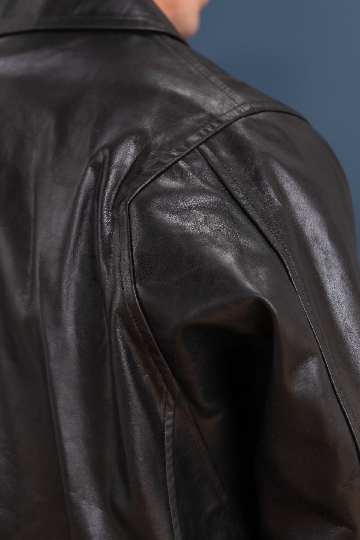 MODIFIED SLEEVE MOTOR JACKET IN BLACK LEATHER