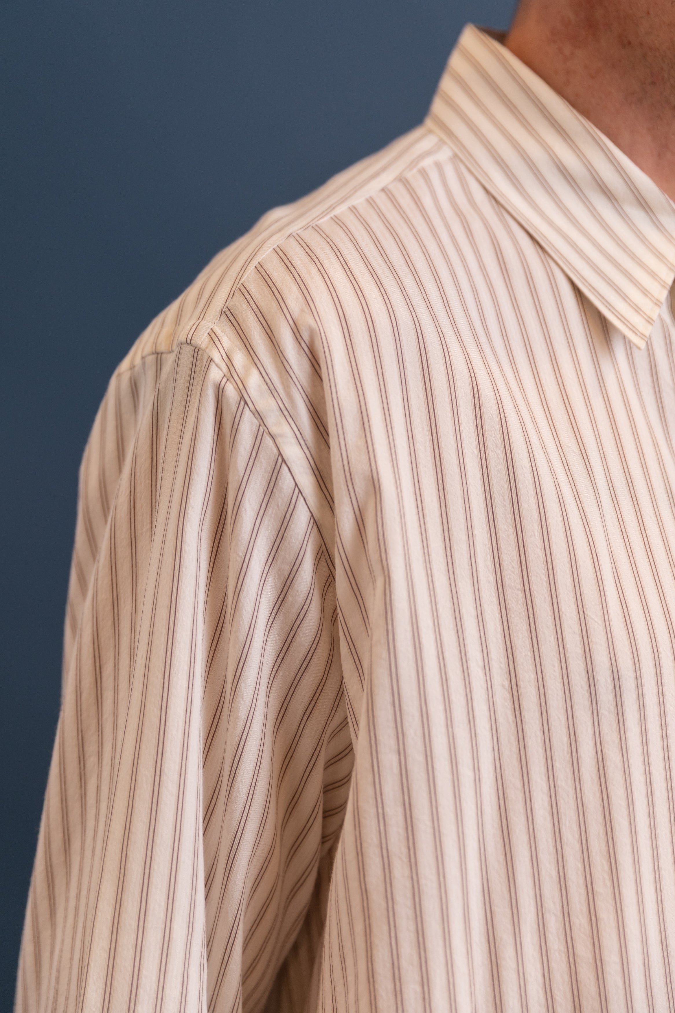 REGULAR COLLAR RELAXED FIT SHIRT IN BROWN STRIPE