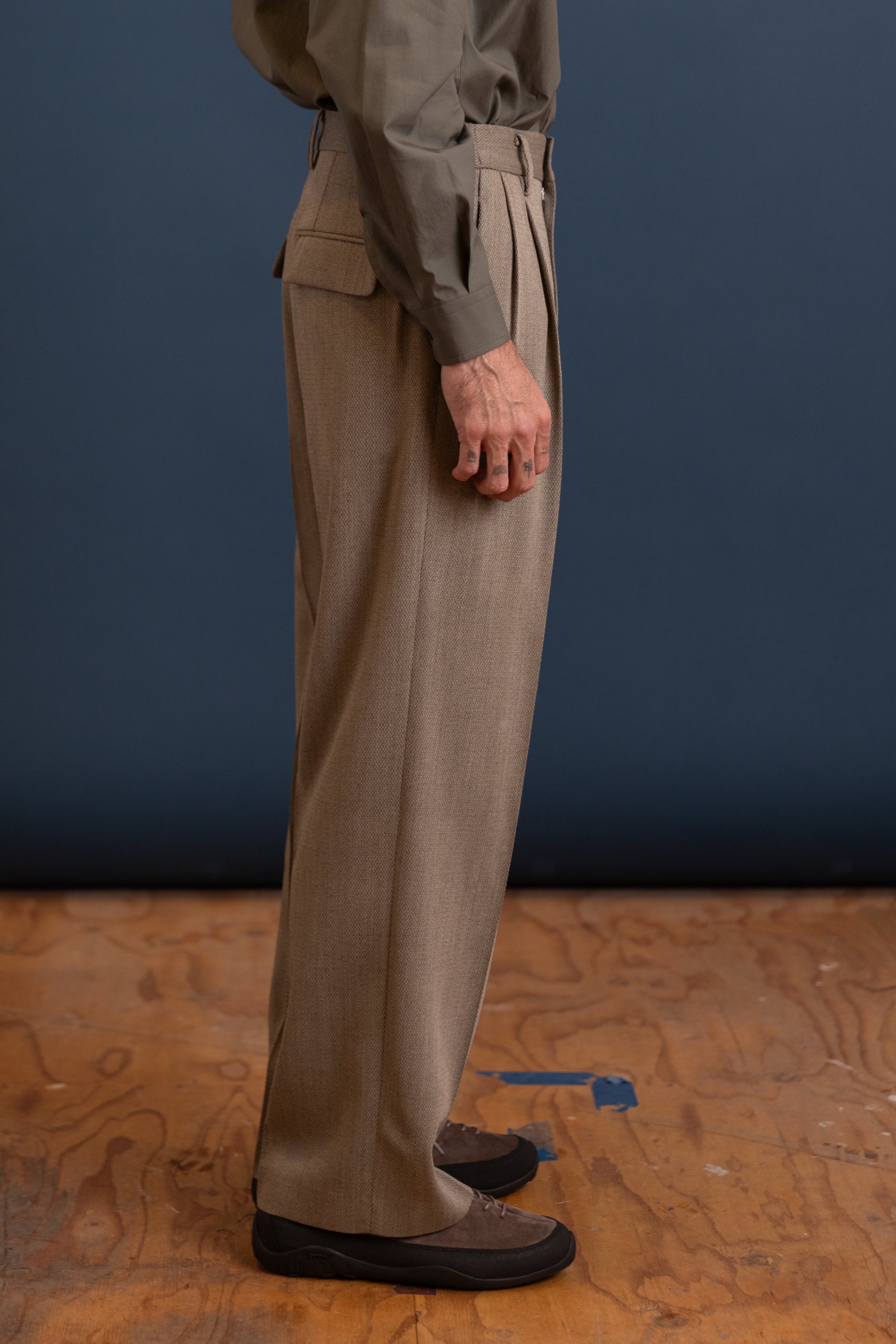 TWO TUCK WIDE TROUSERS IN GREY WOOL