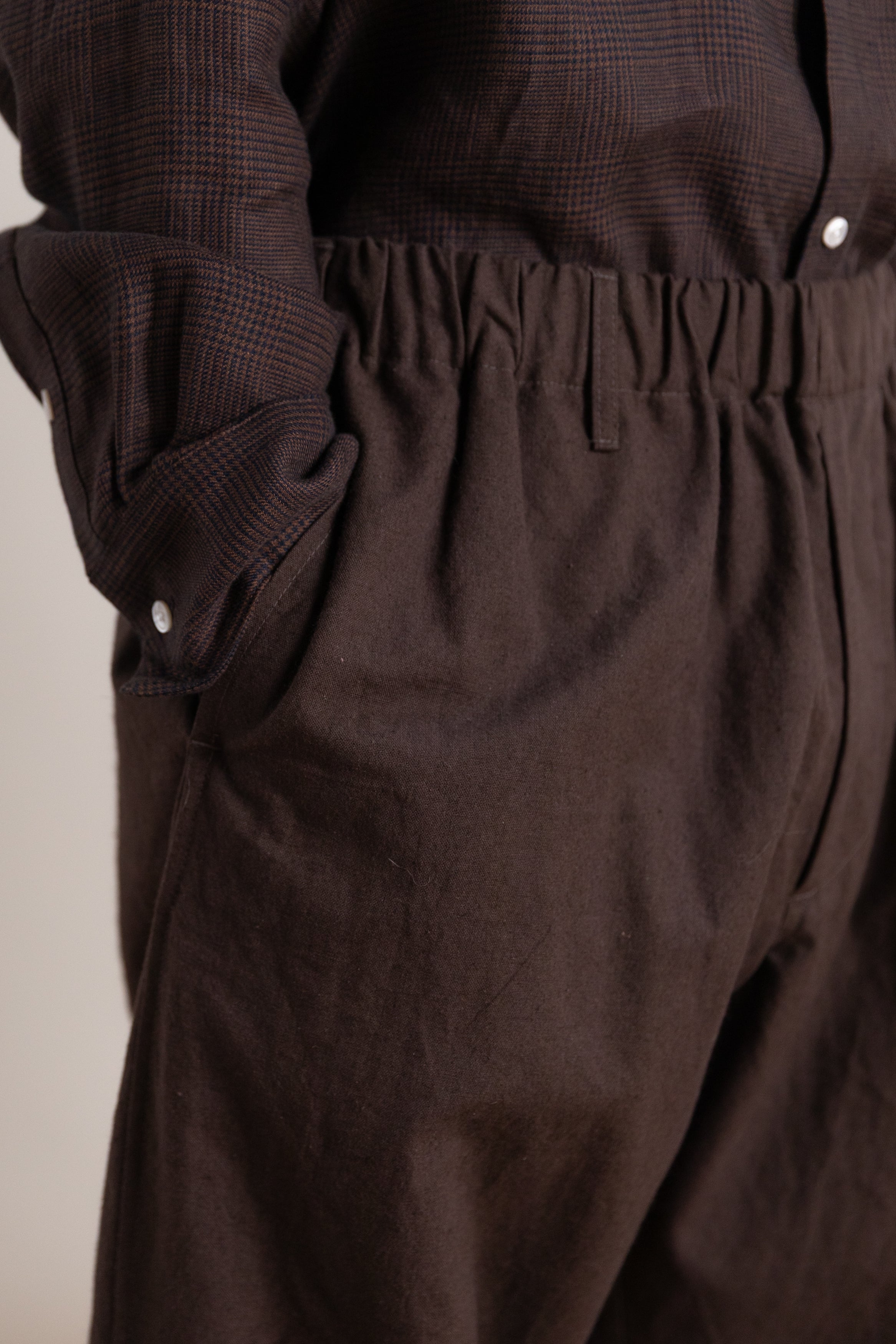 CARRY ON PANT IN DARK BROWN OVERDYE CANVAS