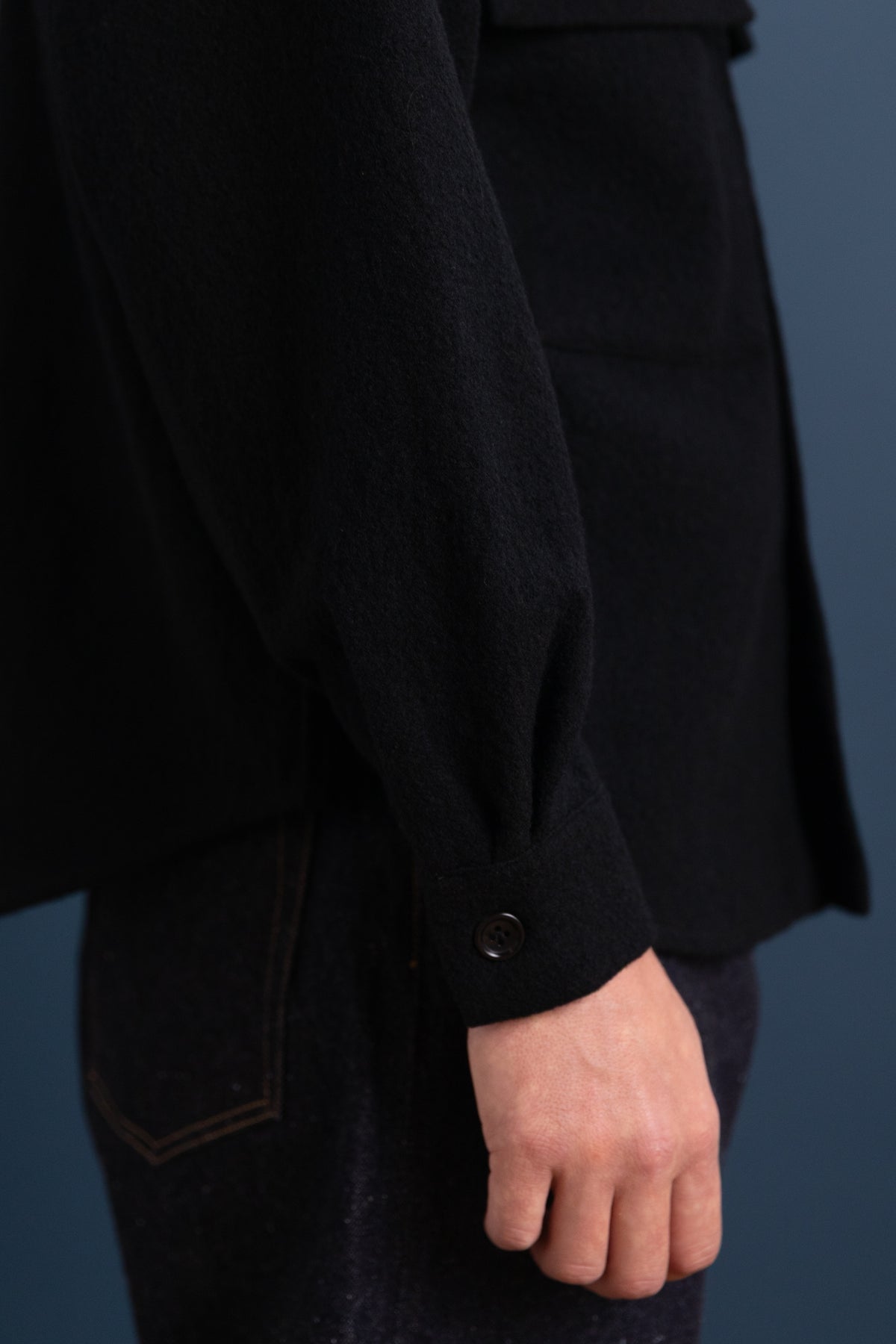 DOUBLE POCKET OVERSHIRT IN BLACK PIECE DYED WOOL TWILL