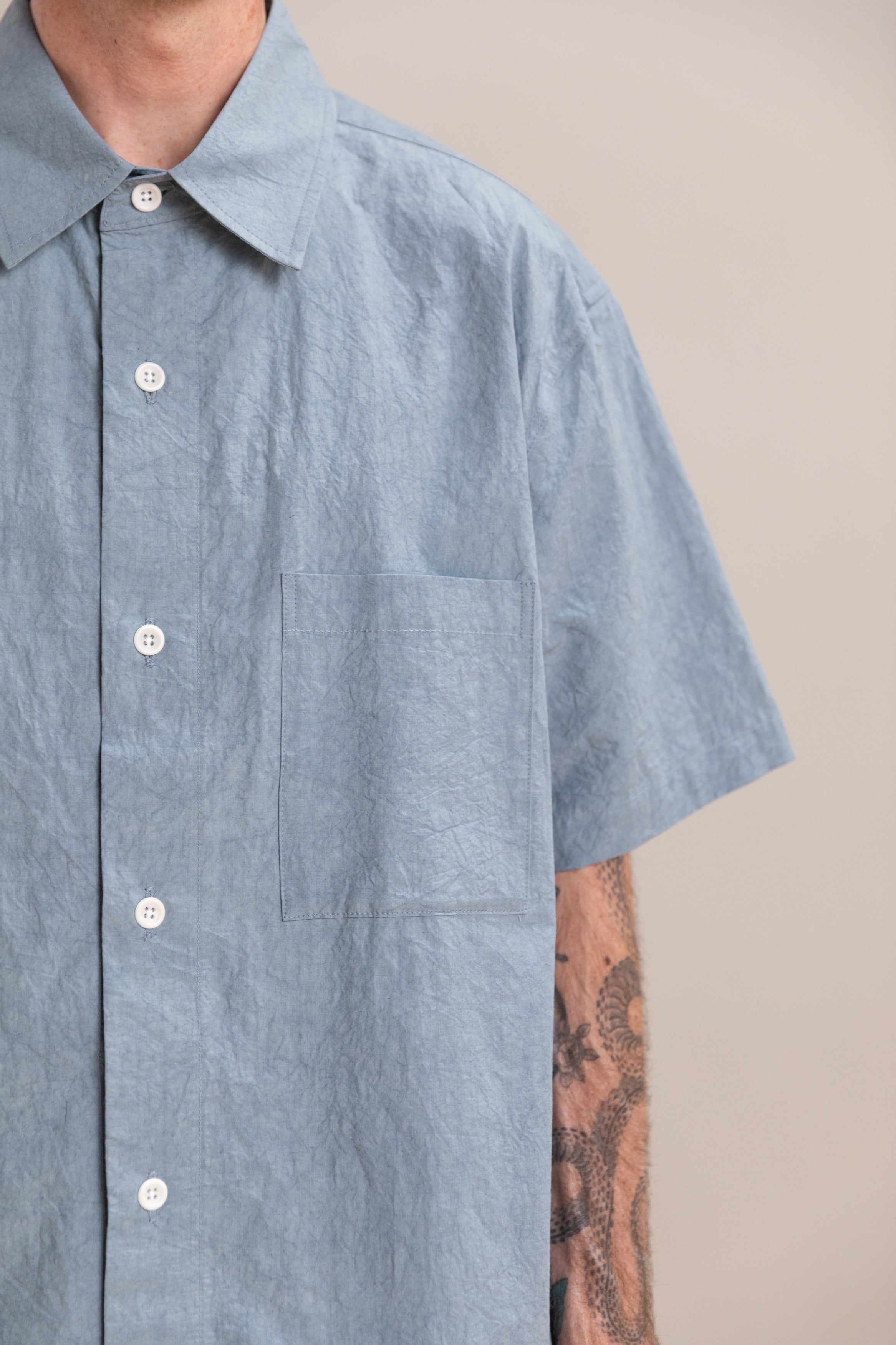 SHORT SLEEVE SHIRT IN BLUE TYPEWRITER DRUM COTTON