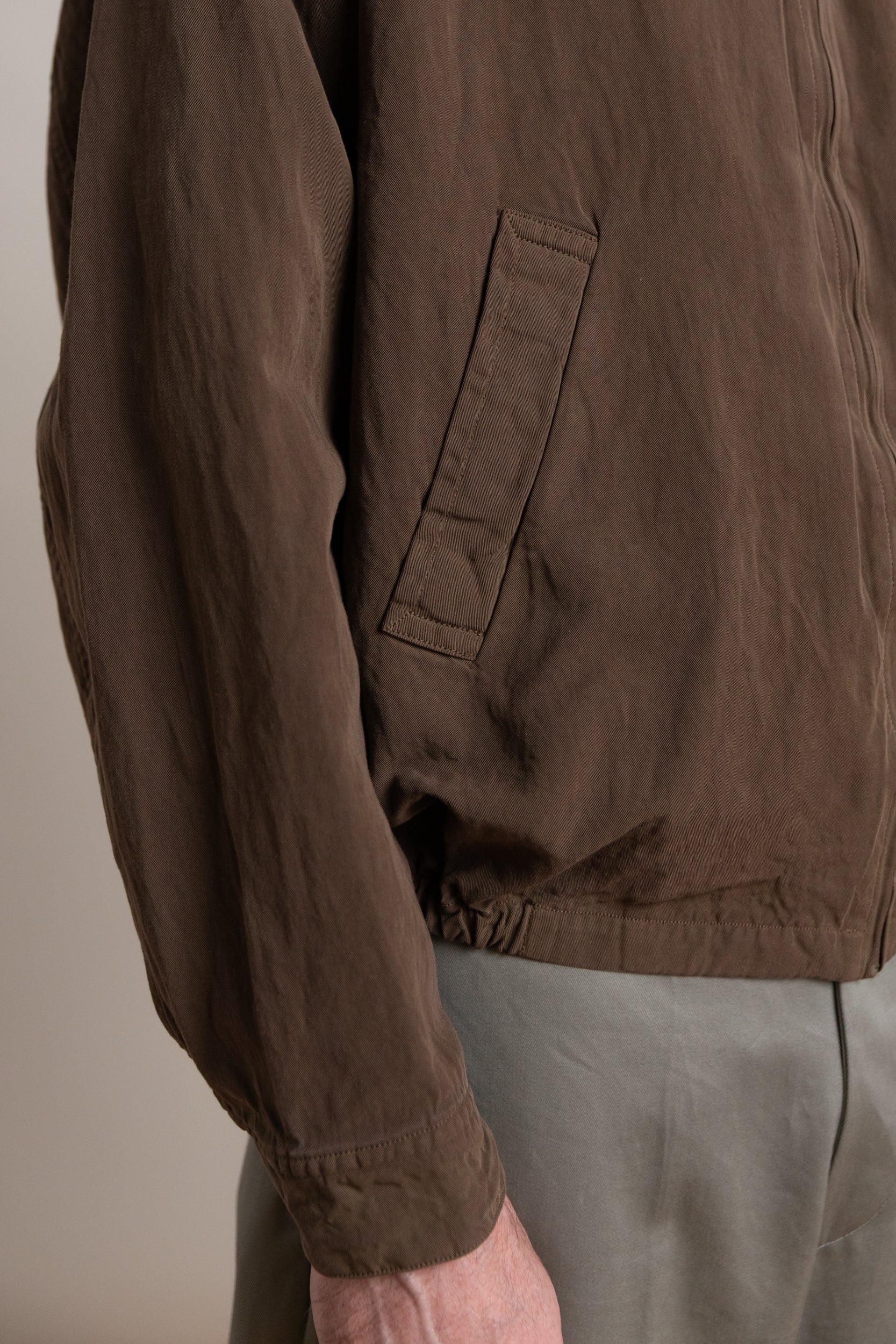 GABA ZIP BLOUSON IN CUB BROWN FINX LINEN BOIL GABARDINE