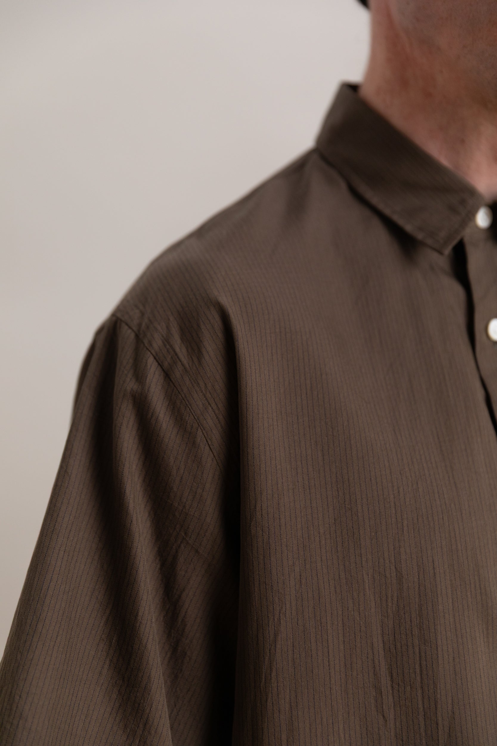 PLAIN SHORT SLEEVE SHIRT IN BROWN COTTON SILK STRIPE