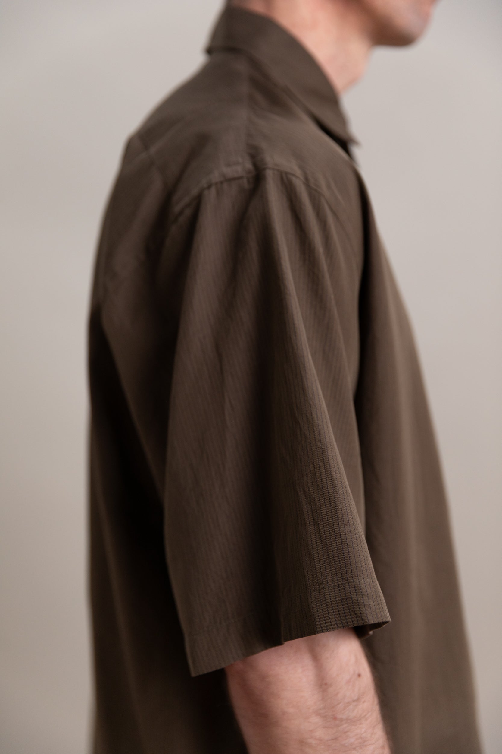 PLAIN SHORT SLEEVE SHIRT IN BROWN COTTON SILK STRIPE