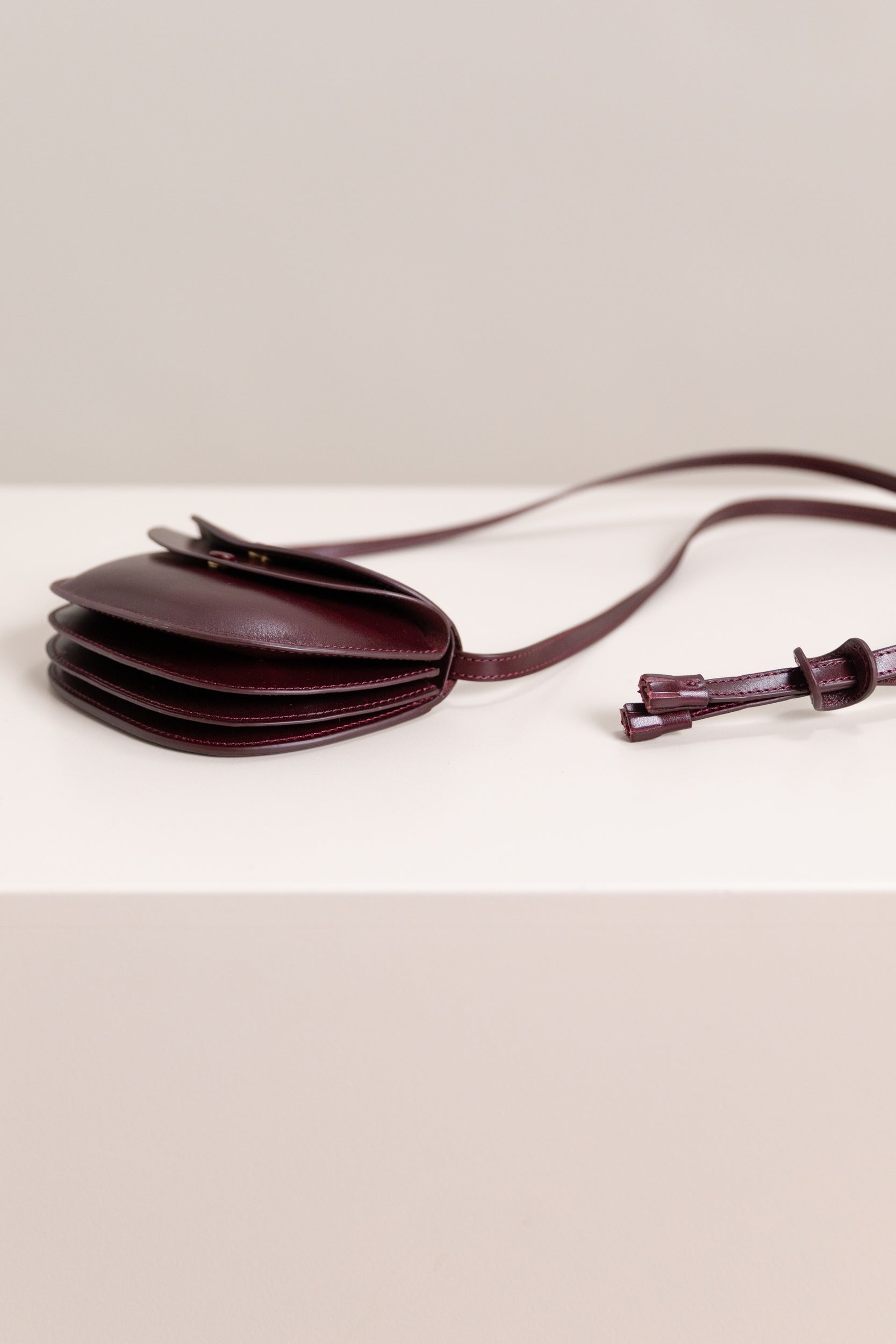 ROUND WALLET MID POUCH IN BURGUNDY LEATHER