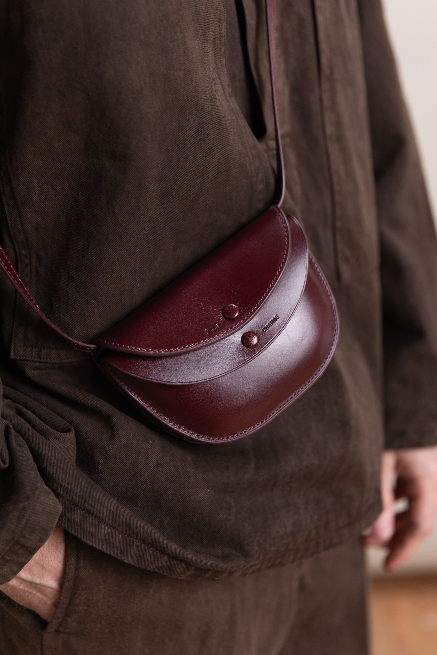 ROUND WALLET MID POUCH IN BURGUNDY LEATHER