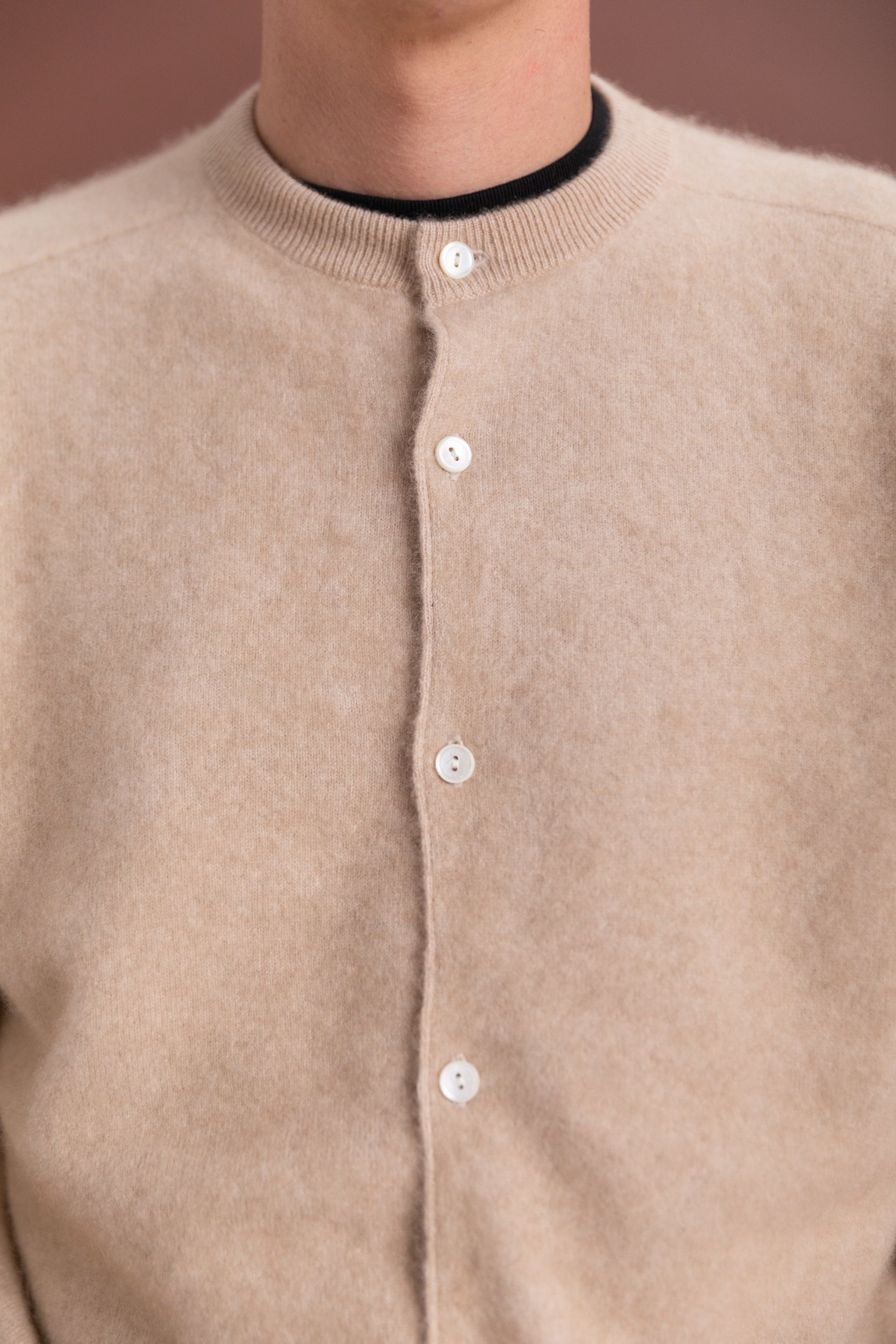 CASHMERE KNIT CARDIGAN IN NATURAL