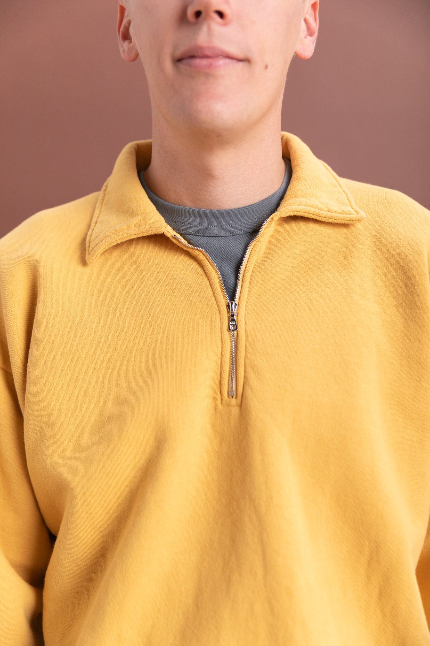 HALF ZIPPER PULLOVER IN YELLOW