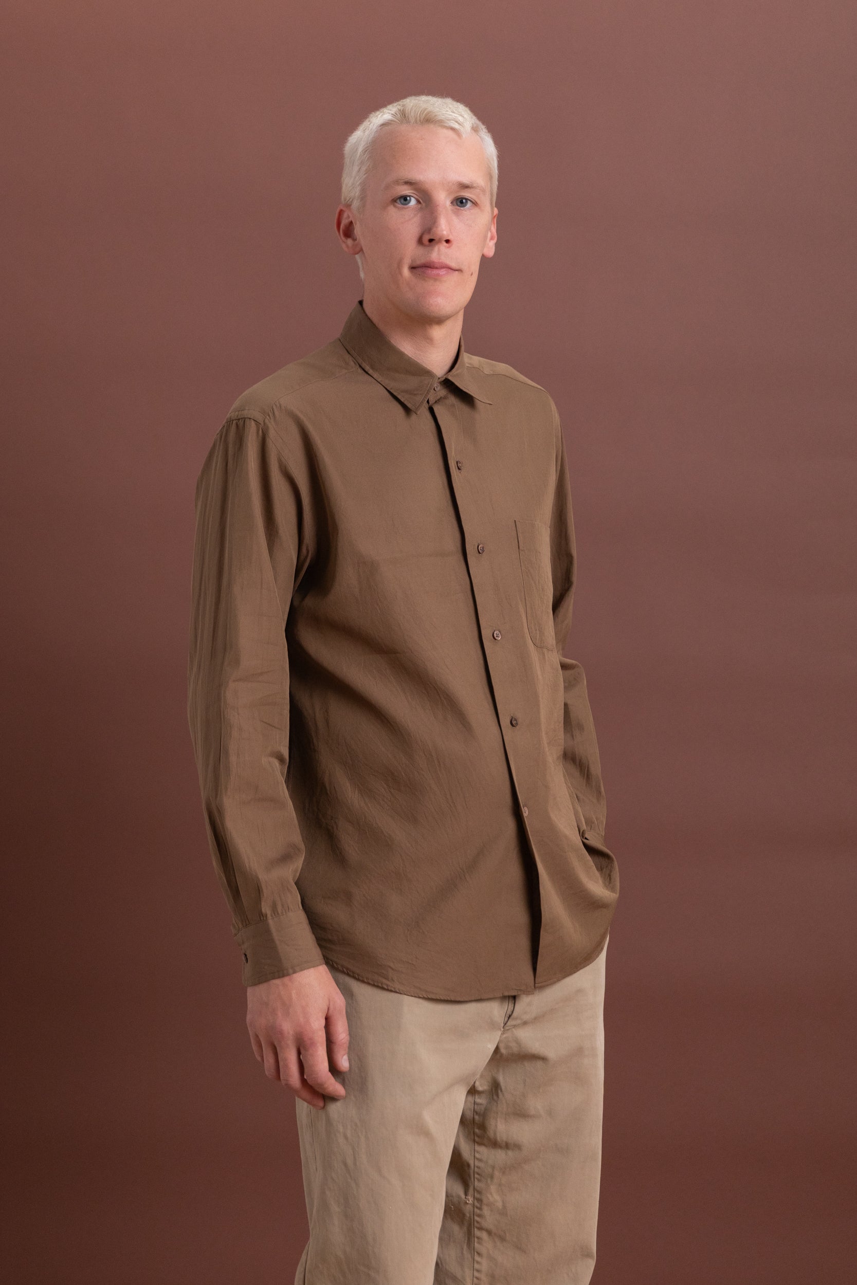 REGULAR COLLARED SHIRT IN BROWN LIGHT SILK COTTON