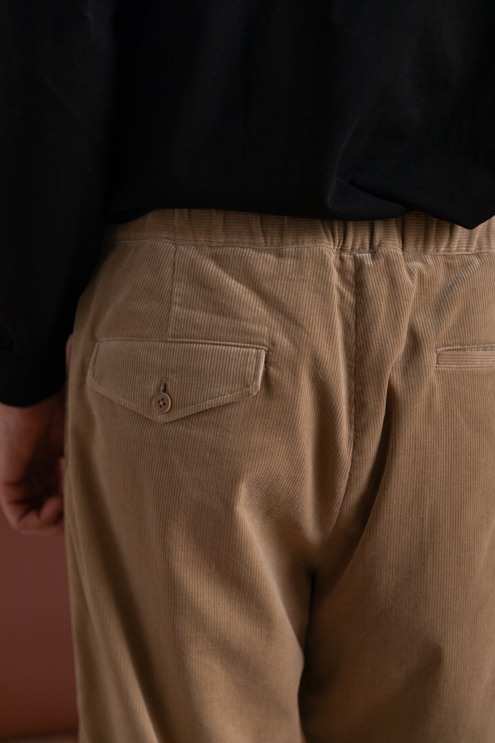SUVIN CORDUROY EASY PANTS IN ALMOND