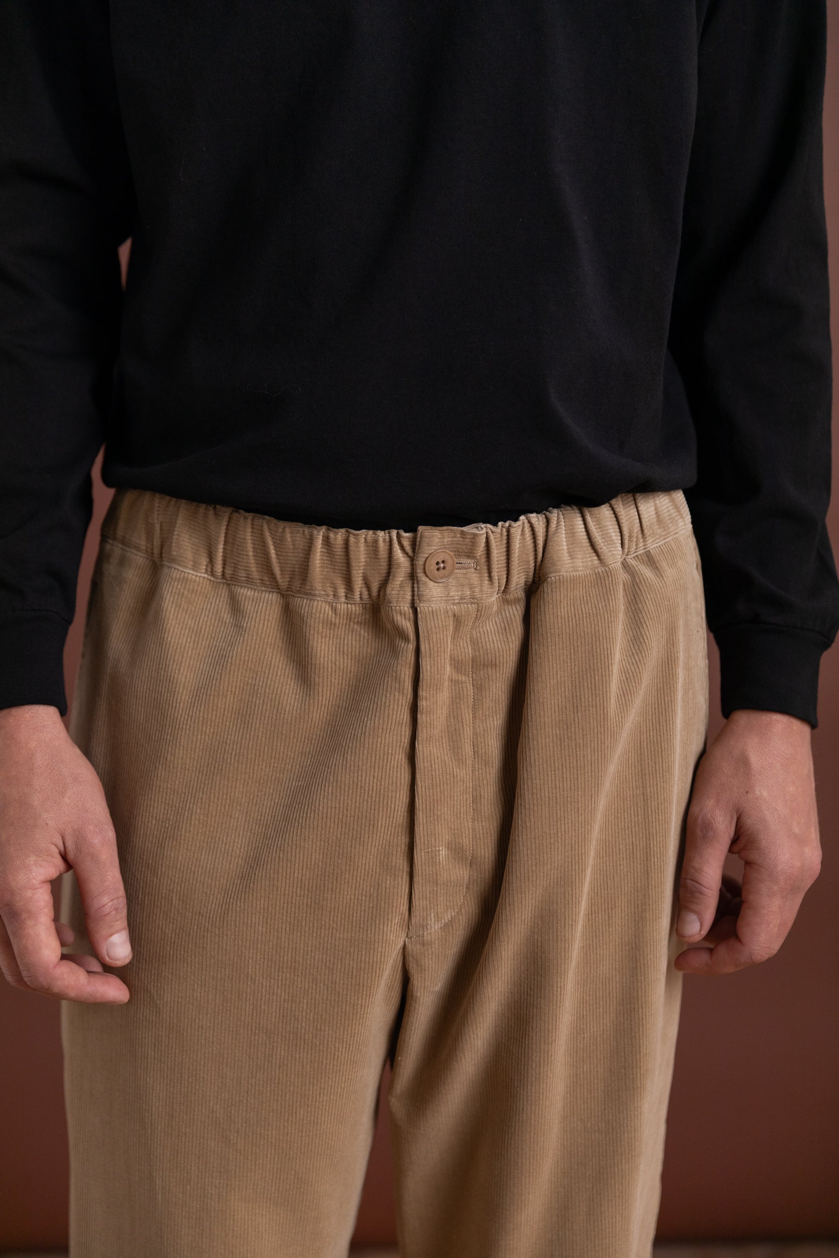 SUVIN CORDUROY EASY PANTS IN ALMOND