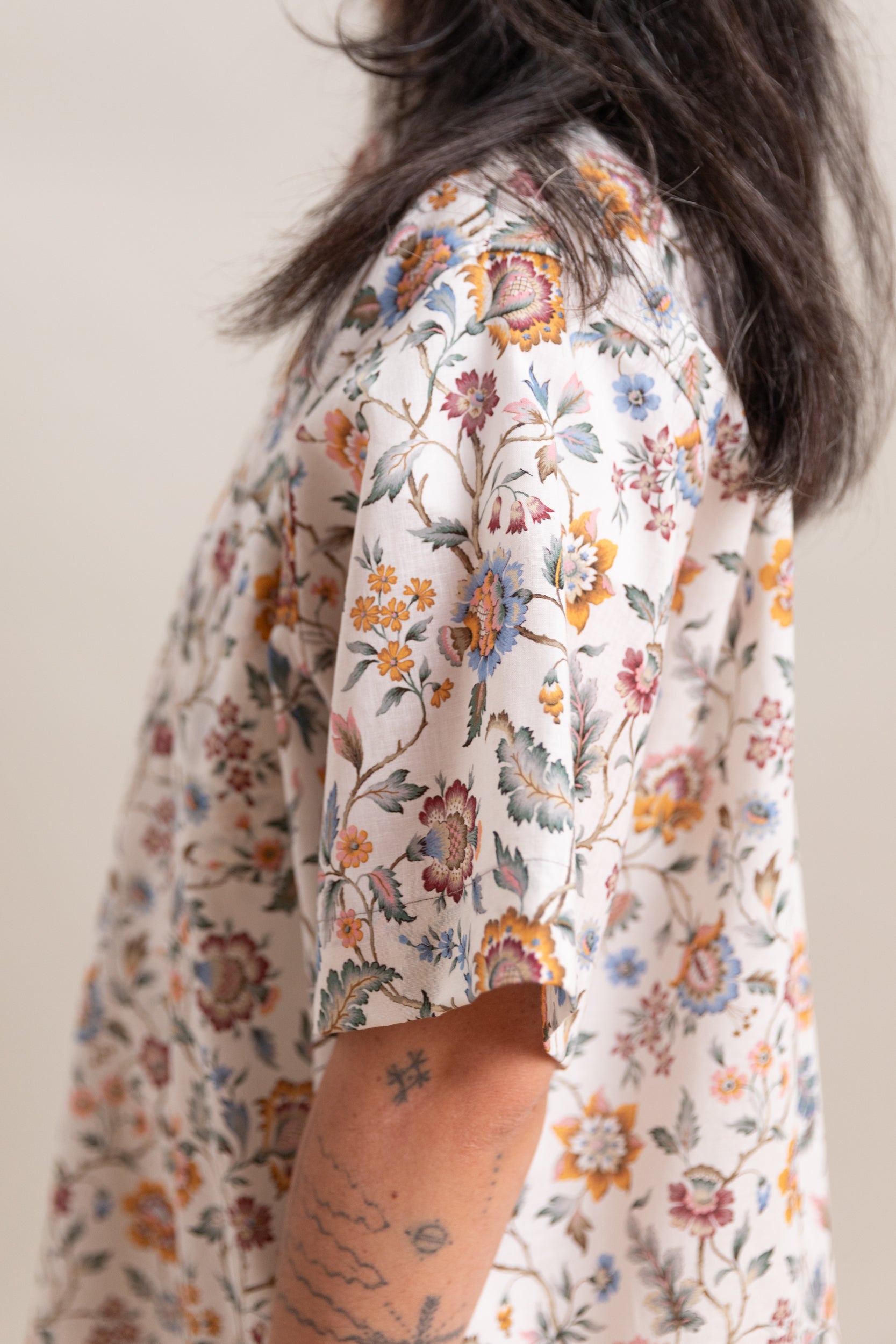 CLASSIC OVERSIZED SHORT SLEEVE SHIRT IN LIBERY OF LONDON LINEN/COTTON