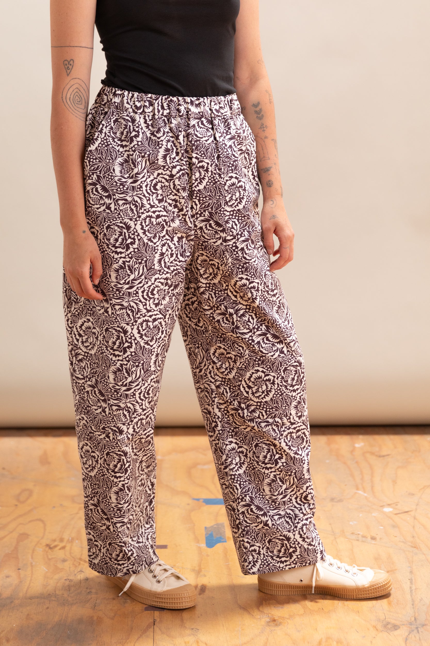 ELASTIC WAIST WORK PANTS IN BROWN AND OFF WHITE FLORAL COTTON CANAVS