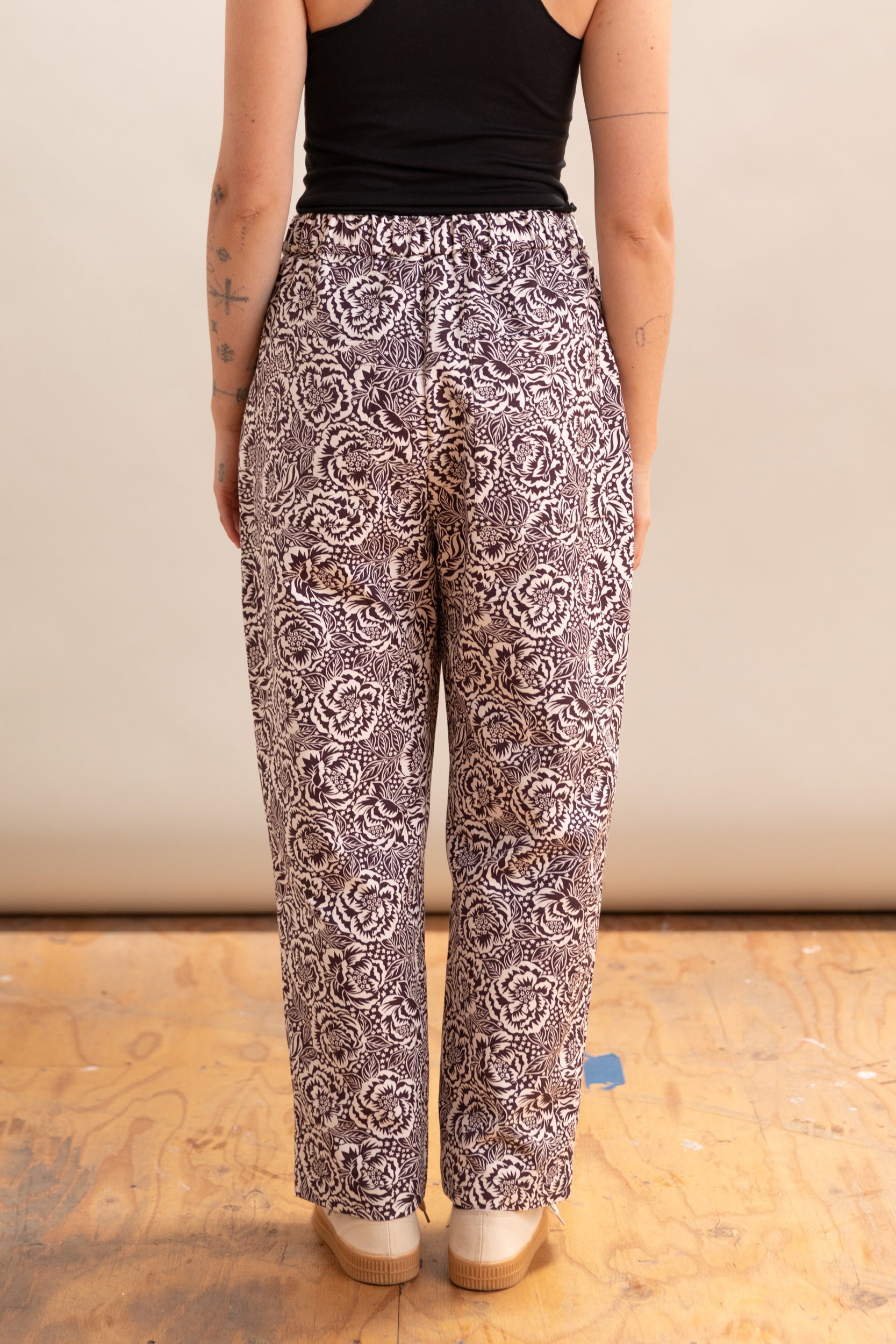 ELASTIC WAIST WORK PANTS IN BROWN AND OFF WHITE FLORAL COTTON CANAVS