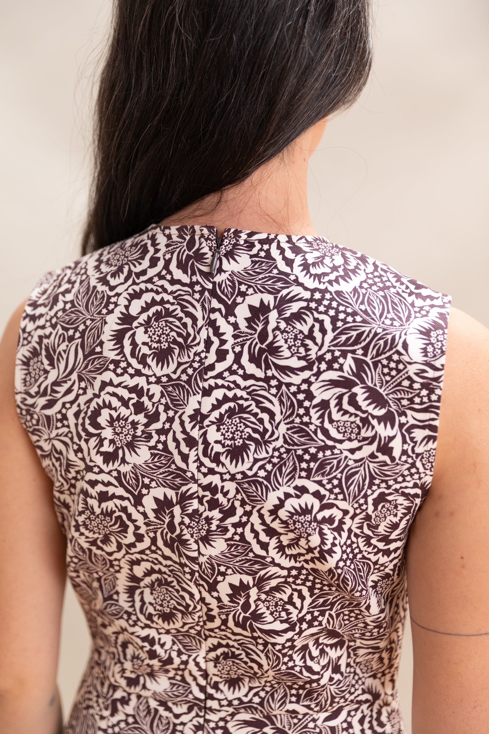 MINI DRESS IN BROWN AND OFF WHITE FLORAL COTTON CANAVS