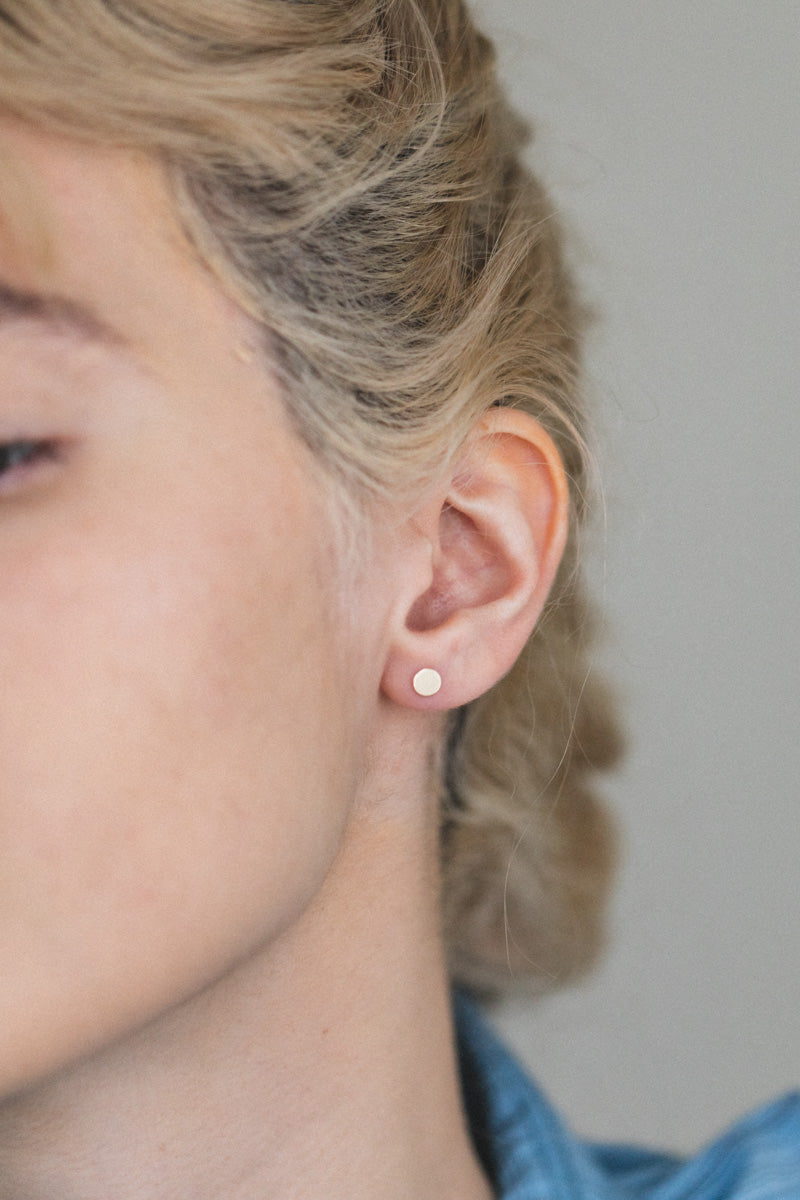 5MM SEQUIN STUD IN 14K GOLD (SINGLE)